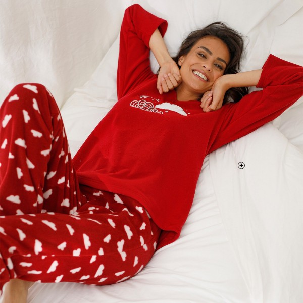 Pyjama complet nuages, polaire et manches longues Pyjama femme rouge bordeaux polaire imprimé nuage haut col V manches longues bas taille élastique pas cher - Blancheporte