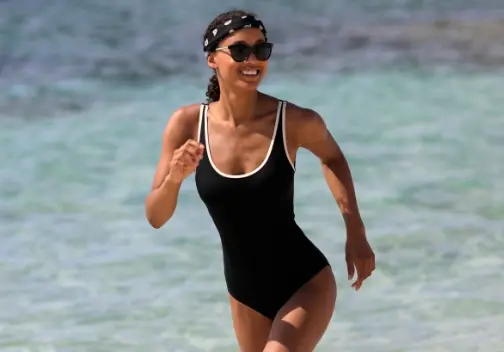 Chez Blancheporte, retrouvez des maillots de bain tendances pour toute les morphologies : shapewear, post-opératoire, long buste...