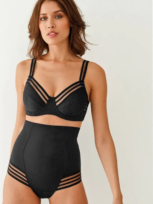 Sélection de lingerie de fêtes pour femme : lingerie fine, body dentelle, collants...