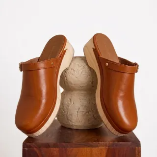 Sabots à talon cuir et bois caramel, talon bloc bois 5cm - Blog Blancheporte
