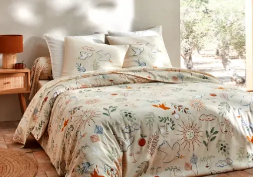 Découvrez notre sélection de linge de lit imprimés coup de coeur : motifs feuillage, fleurs, géométriques, ethniques...