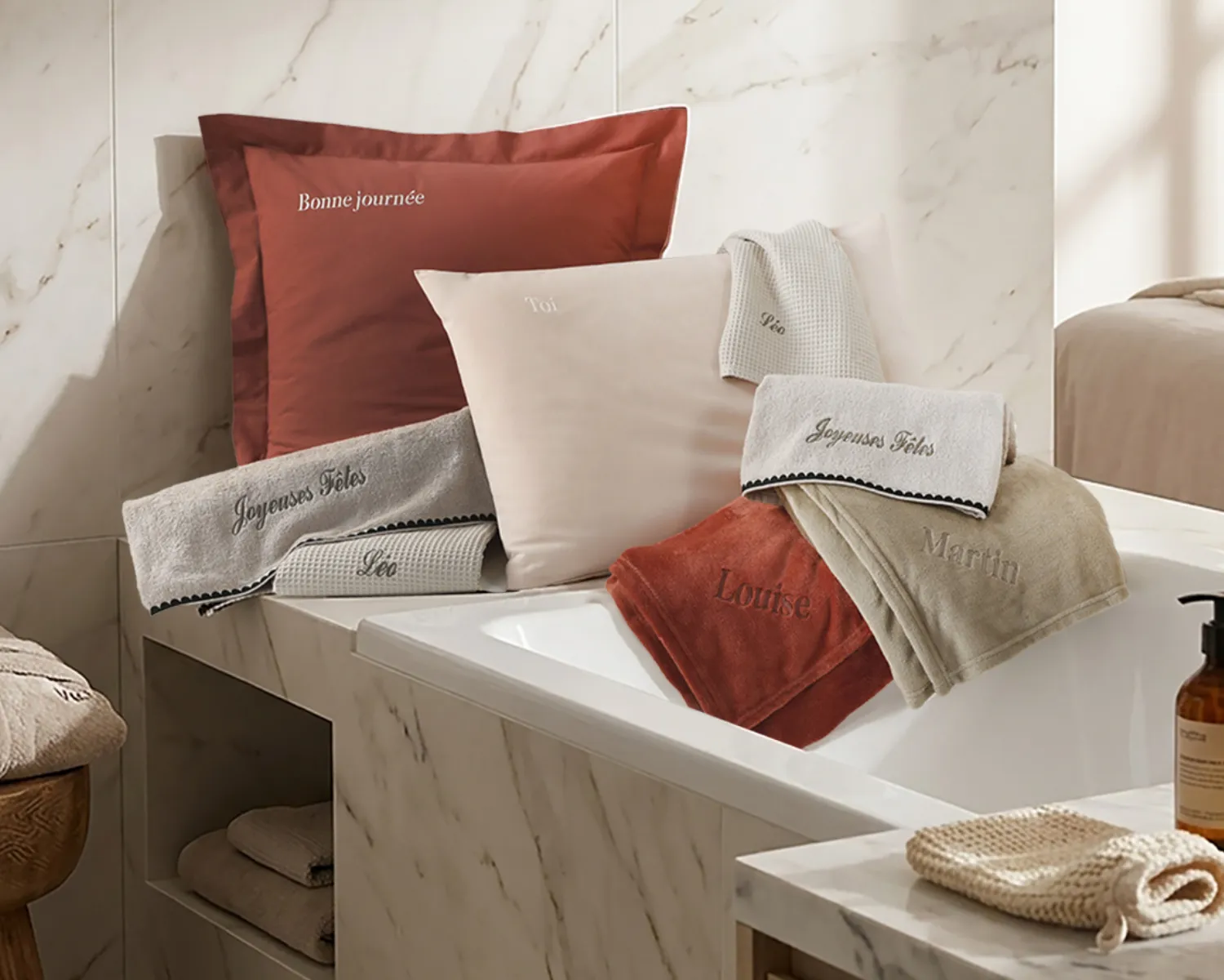 Serviettes de bain, finition broderie fantaisie, personnalisées - 420g/m² - Blog Blancheporte