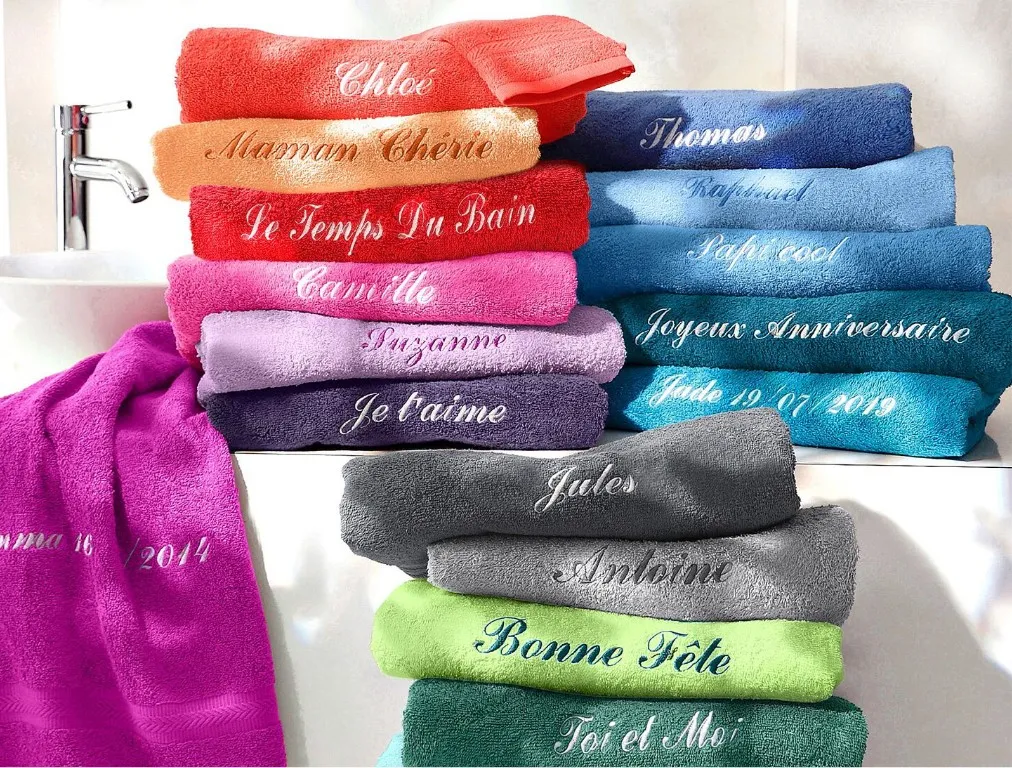 Idées de cadeaux Noël Blancheporte : les peignoirs et linge de bain personnalisés brodés !