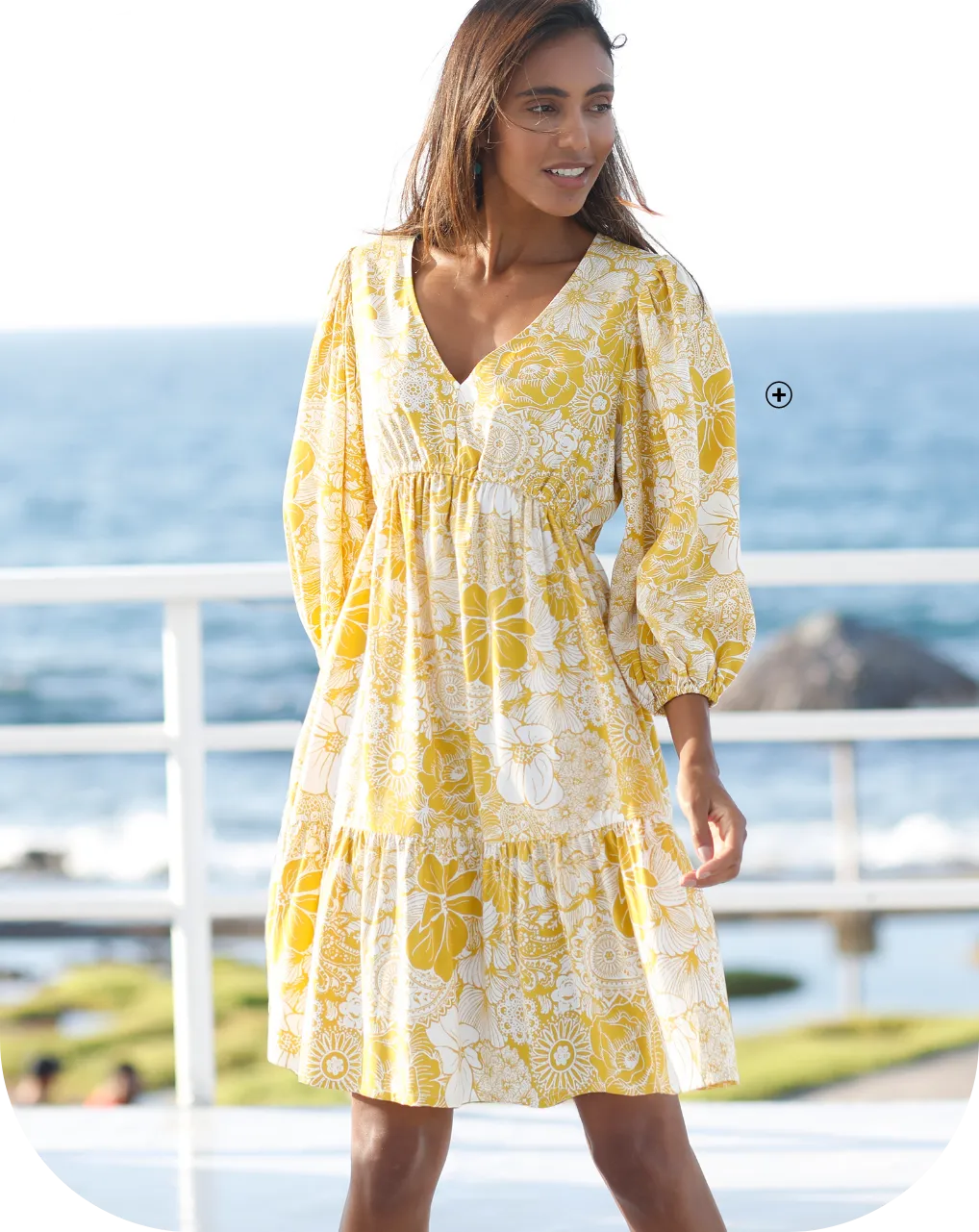 Robe courte à imprimé fleuri, légère et féminine, parfaite pour valoriser les courbes avec douceur – quelle robe porter quand on est une femme ronde | Blancheporte