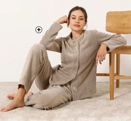Pyjama femme avec veste boutonnée en maille polaire, matière chaude et confortable | Blancheporte
