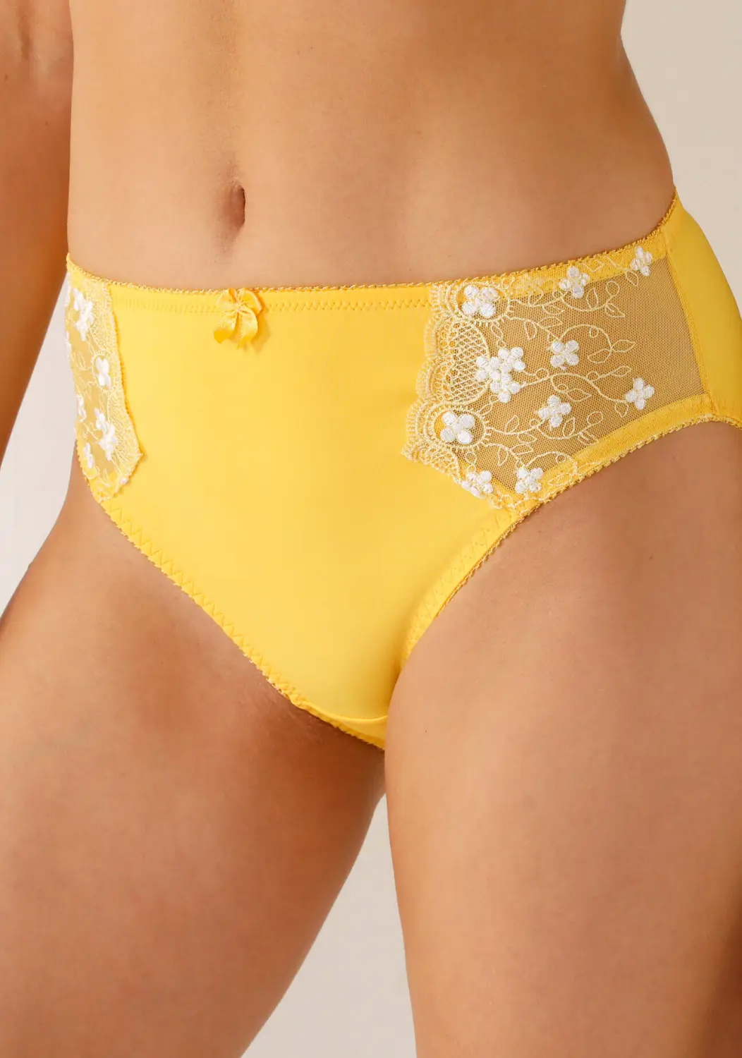 Retrouvez une large gamme de culottes chez Blancheporte : culotte midi, tanga, string, culotte maxi, shorty...