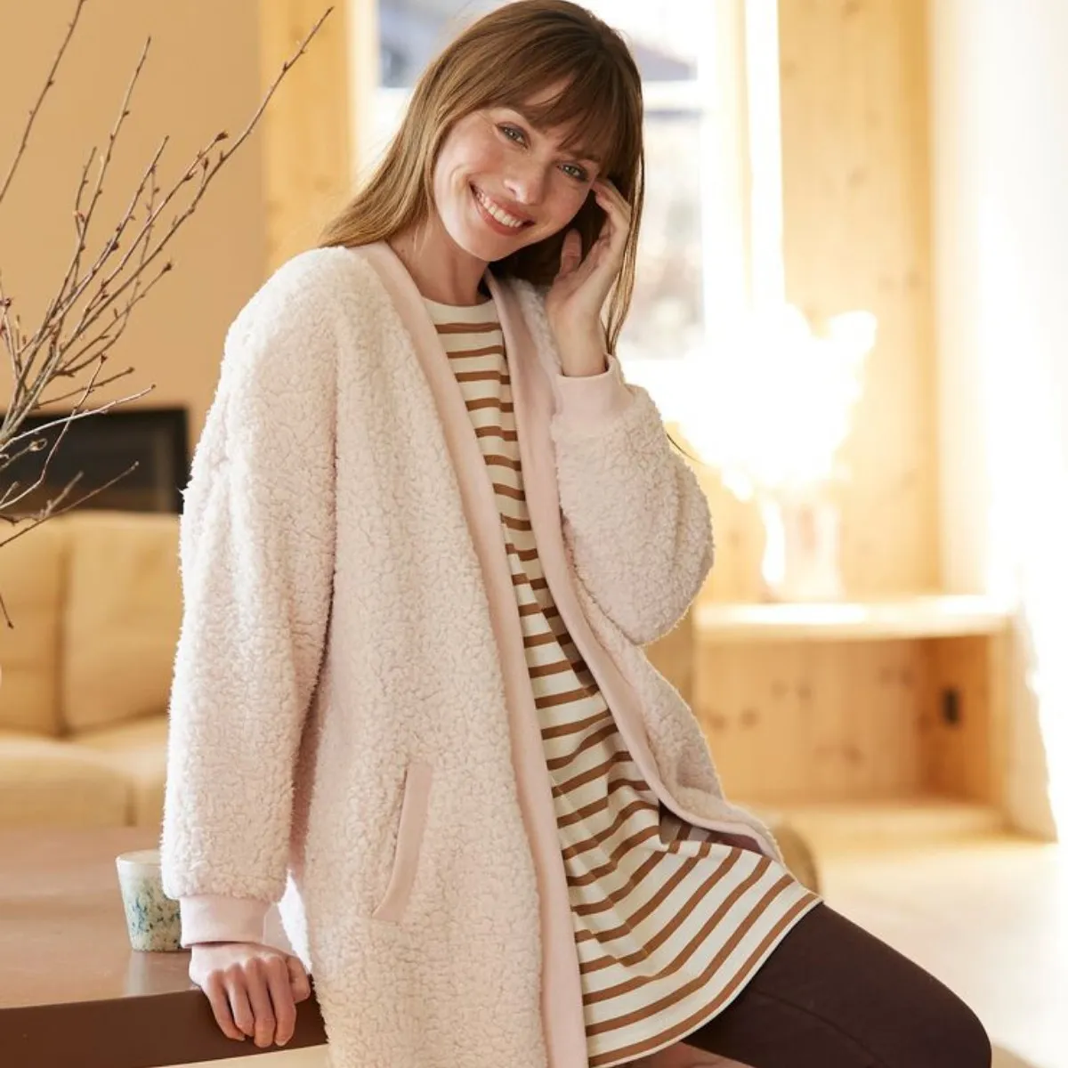 Gilet long femme confortable pour rester à la maison en maille bouclette beige pas cher | Blancheporte