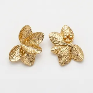 Boucles d'oreilles pétales dorés, métal nervuré fantaisie - Blog Blancheporte