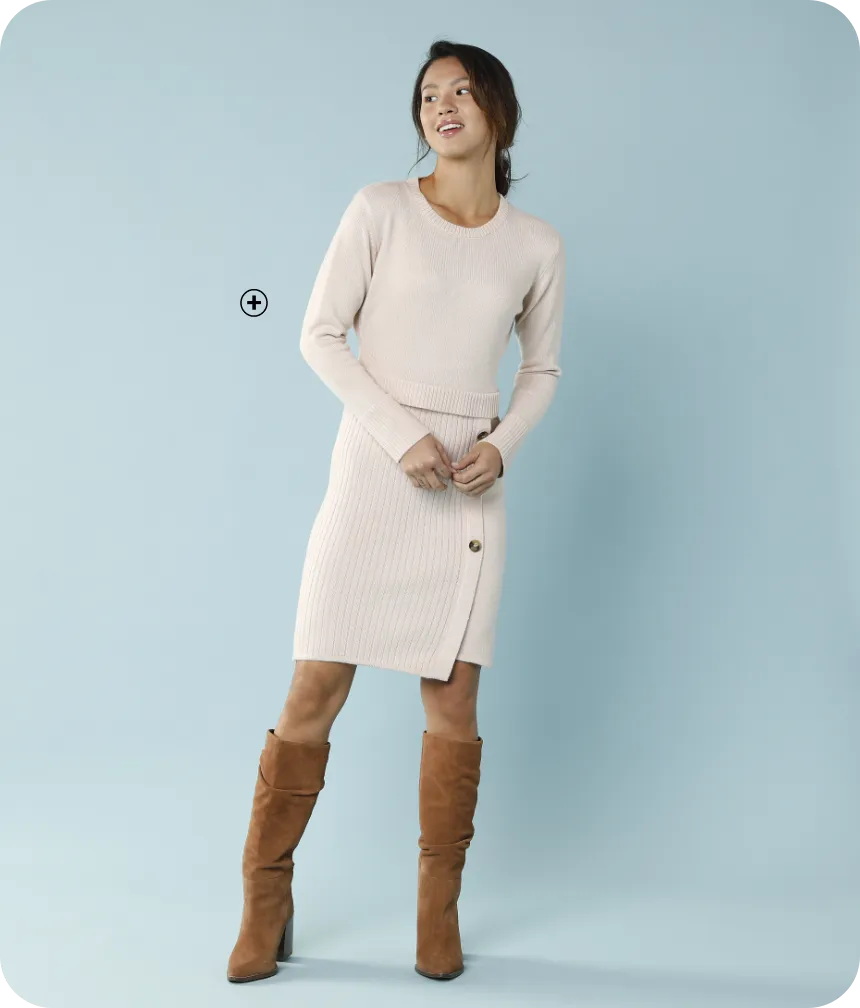 Robe pull portefeuille pour petites tailles en version contrastée – un modèle chic et pratique, parfait pour rester tendance après 50 ans