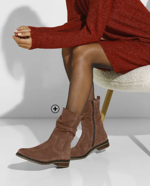 Bottes fourrées en cuir plissé – chaussures chaudes et cosy, idéales pour accompagner une robe pull ou une robe en maille l’hiver