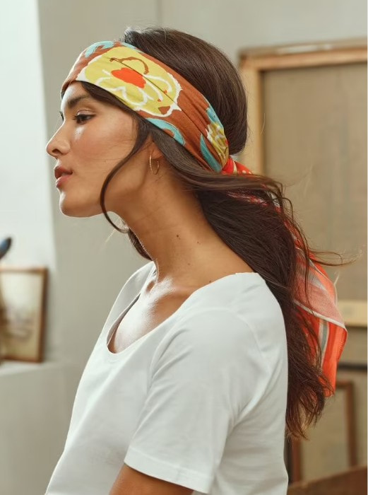 Profitez de notre sélection d'accessoires mode femme : sacs, bijoux, ceintures, foulards...
