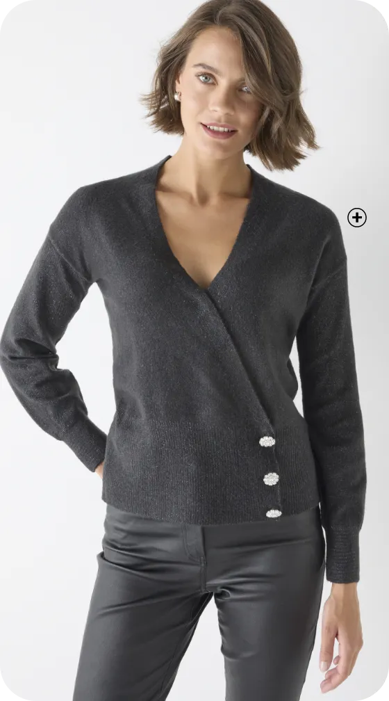 Pull cache-cœur avec boutons bijou, souligne la taille et valorise les courbes féminines | Blancheporte