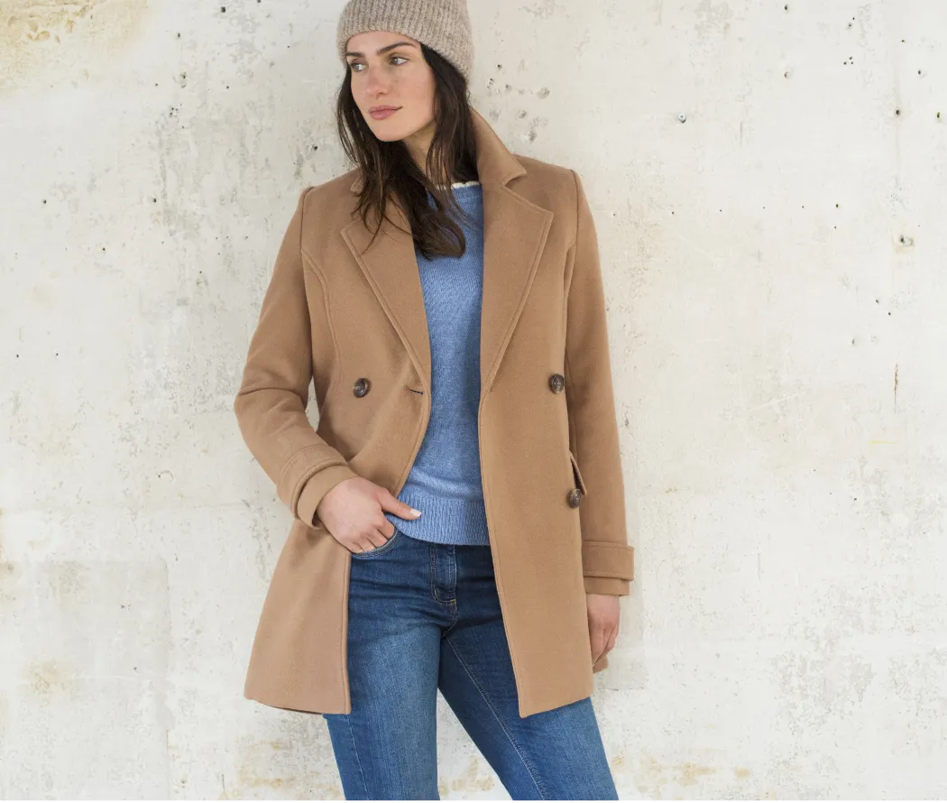 Manteau caban boutonné uni, coupe droite mi-longue, coloris marron chaud et intemporel - Blog Blancheporte