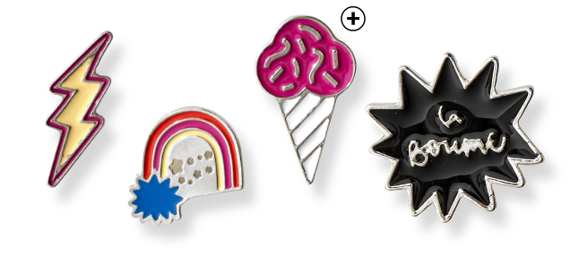 Lot de 4 pin's multicolore Lot de 4 pin's motifs arc-en-ciel, éclair, cornet de glace et 'ça boume' pas cher | Blancheporte x Lulu la Nantaise