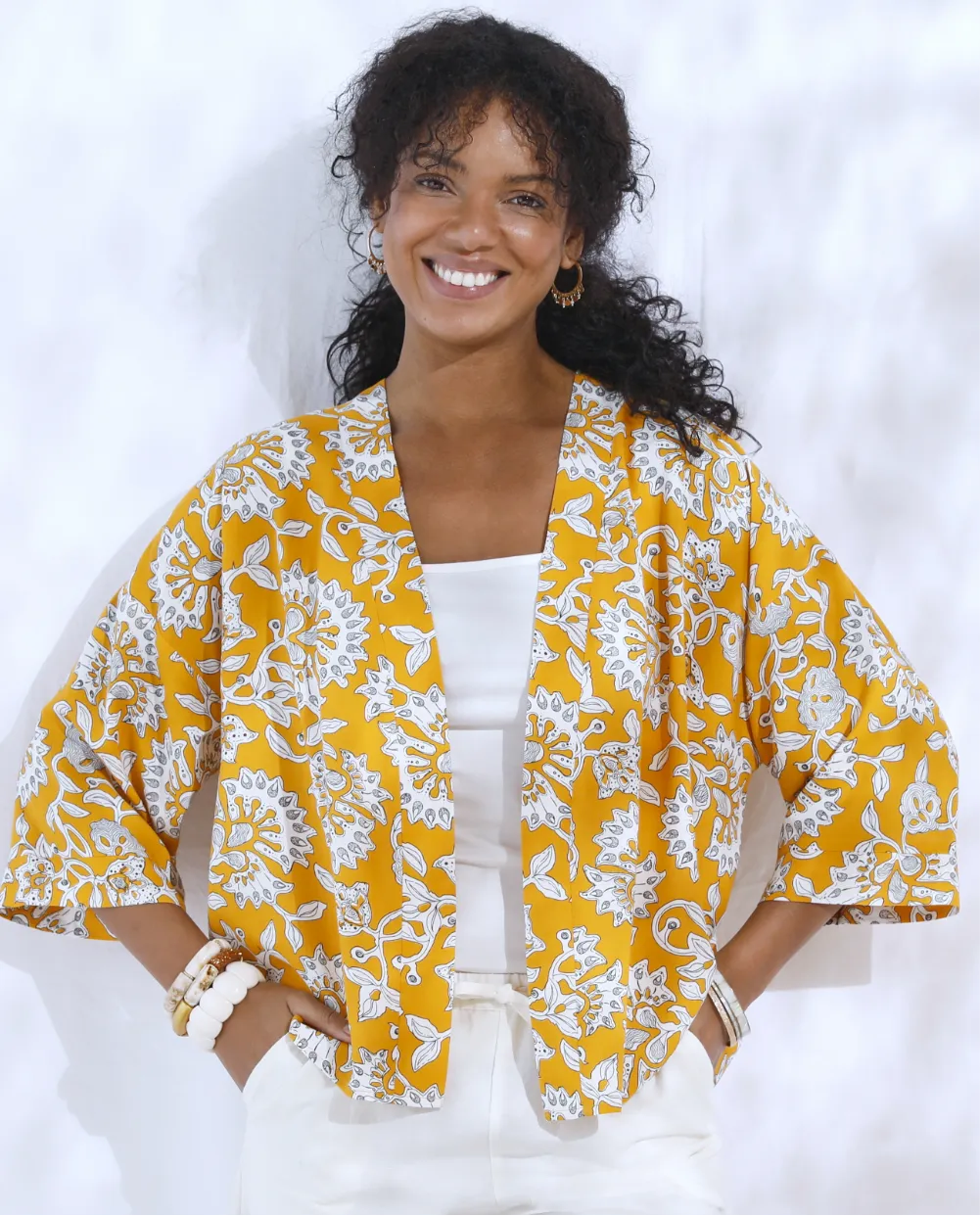 Mode femme après 50 ans : les couleurs et les motifs