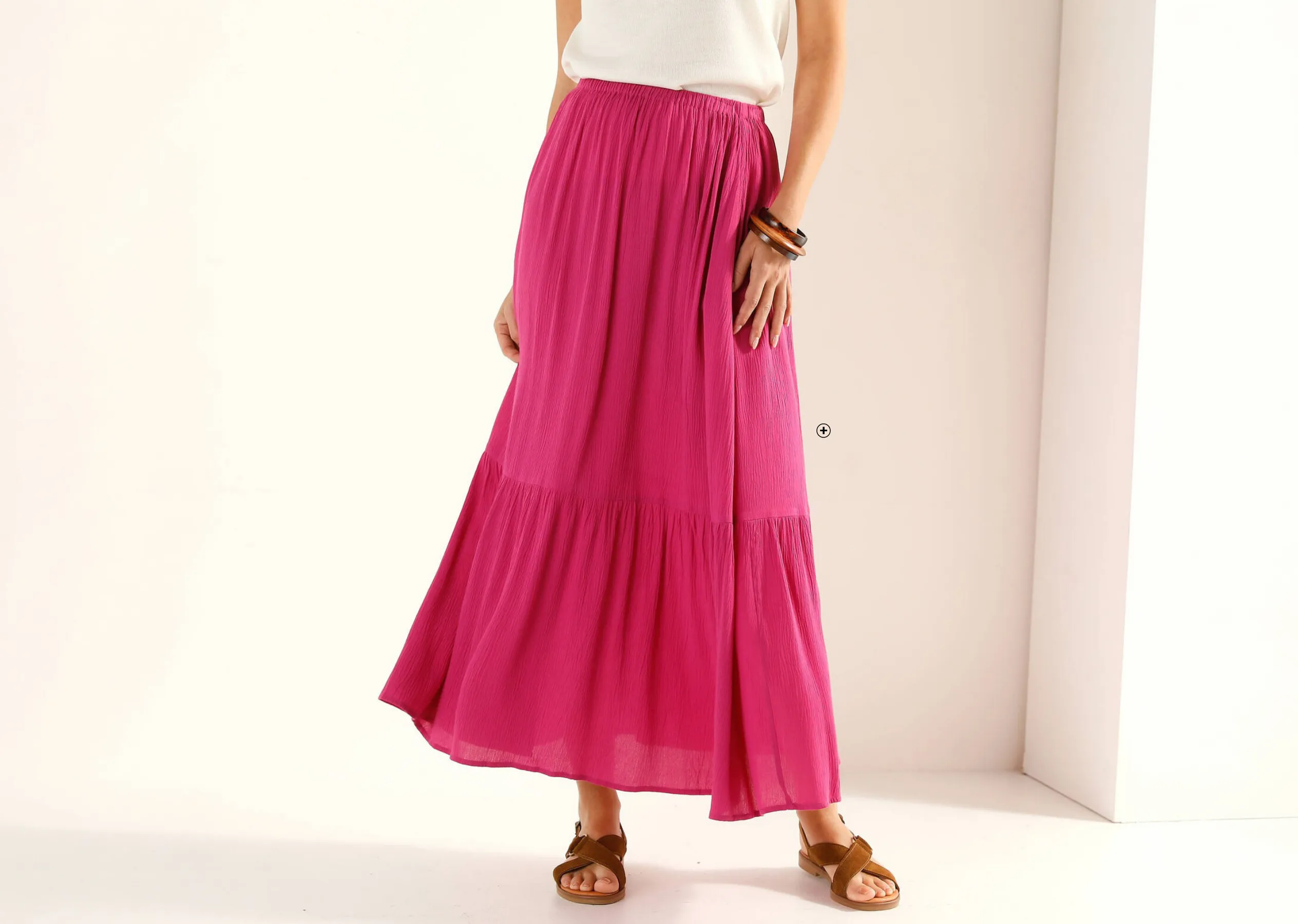 Jupe rose longue en crépon avec volume jupon fluide pour une silhouette bohème - Blog Blancheporte