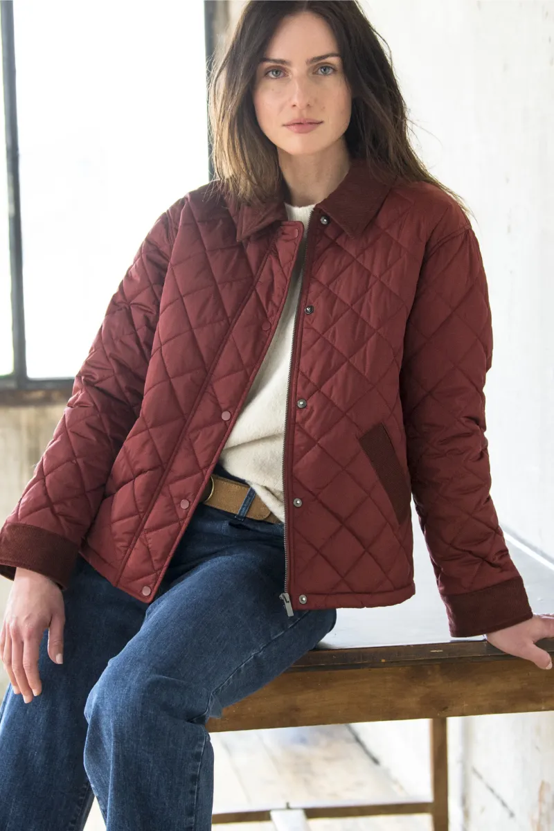 Veste courte bordeaux matelassée, détails velours - Blog Blancheporte