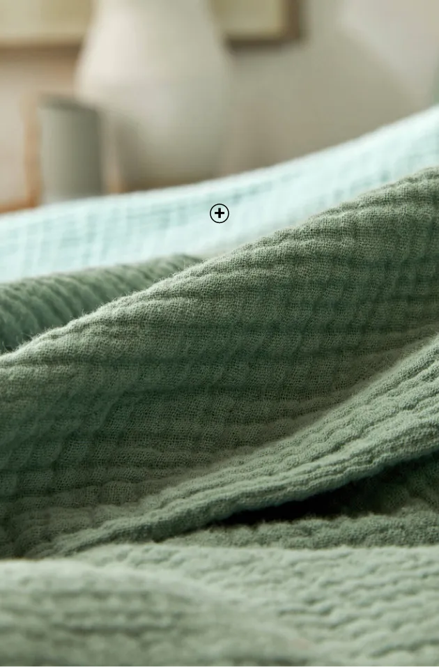 Zoom sur la matière de housse de couette en triple gaze de coton – confort aérien et léger | Blancheporte