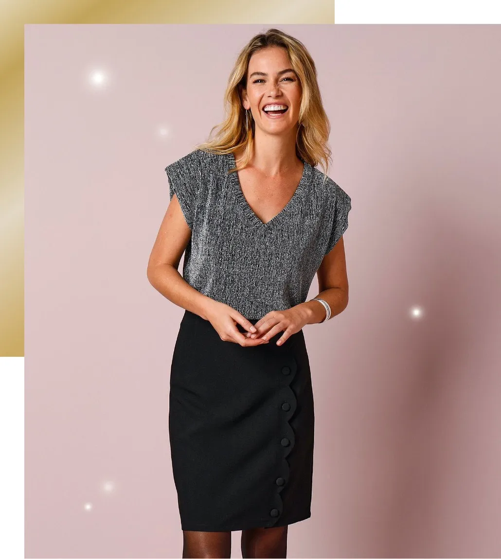 Craquez pour une sélection de tenues de fêtes pour femme : robes longues, blouses brodées, hauts scintillants...