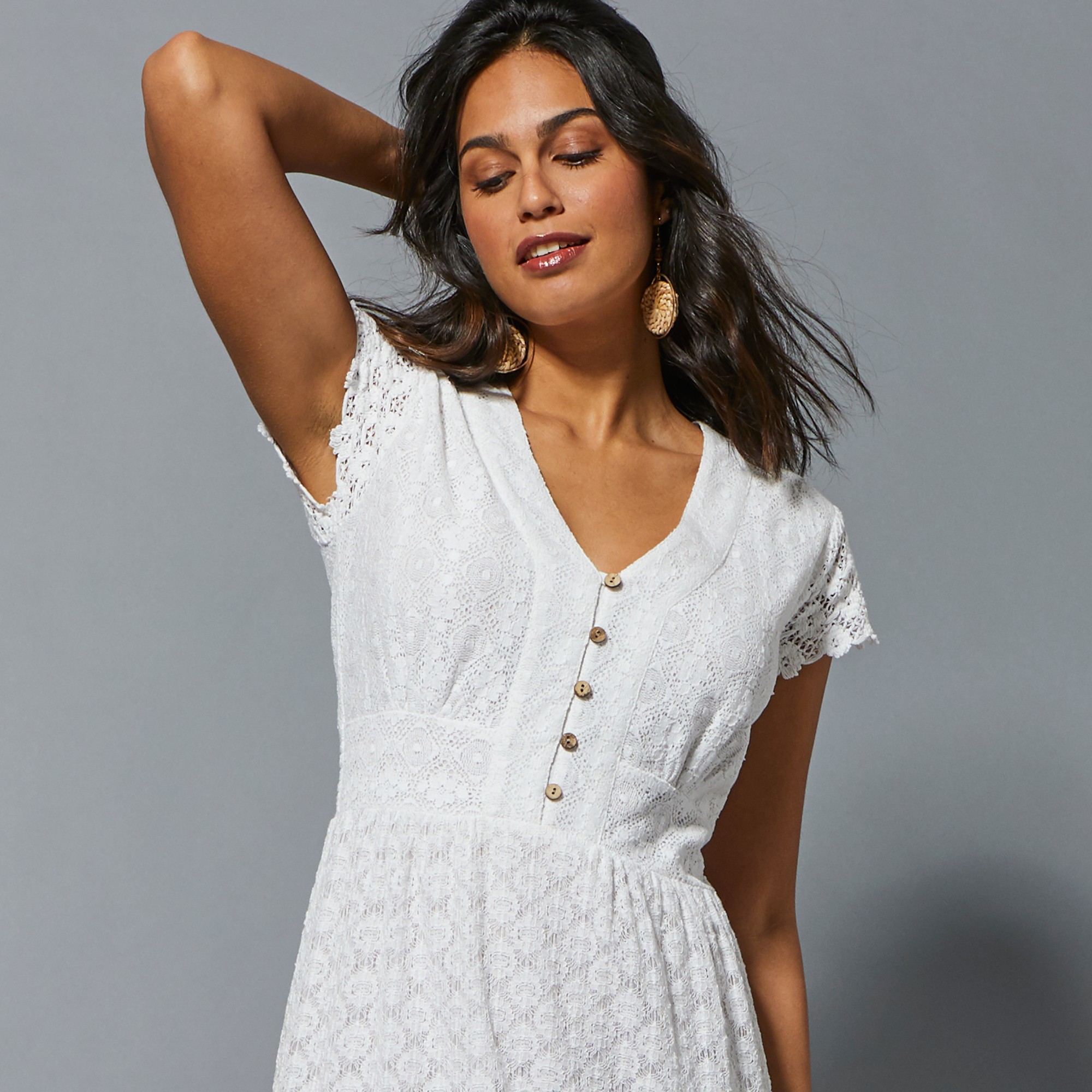 Blanche porte robe blanche 2025