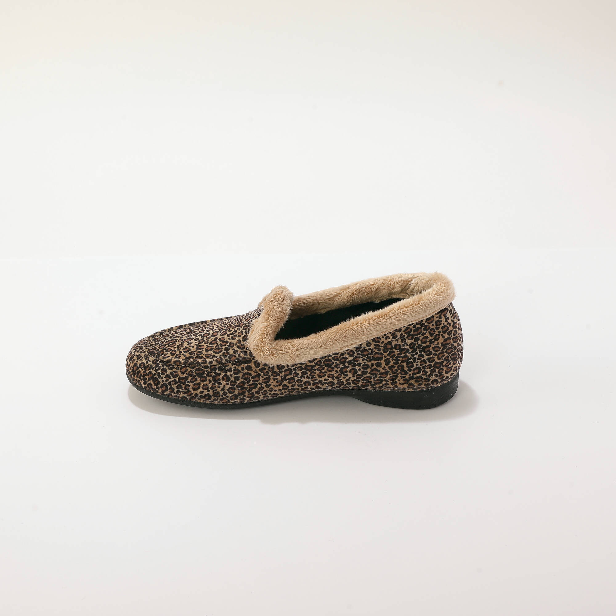 Chaussons motif lopard minimaliste - Blancheporte 30 €