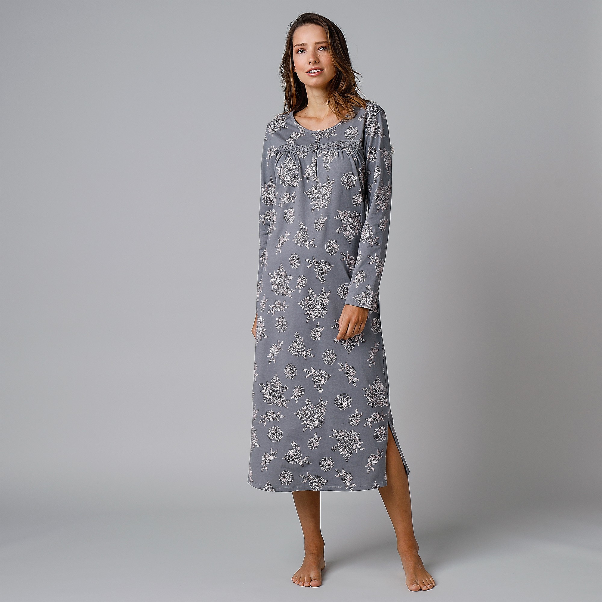 Chemise de nuit longue manches longues imprimee roses
