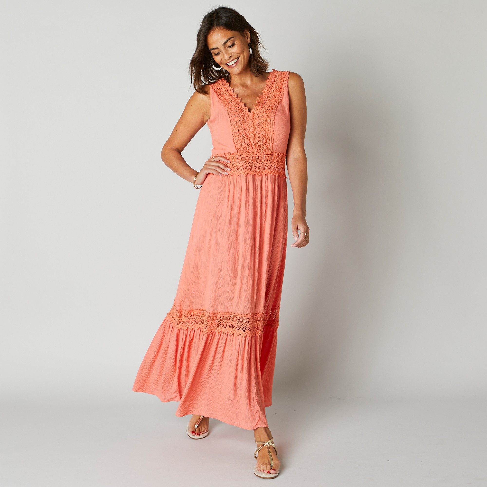 Blanche porte robe macramé 2025
