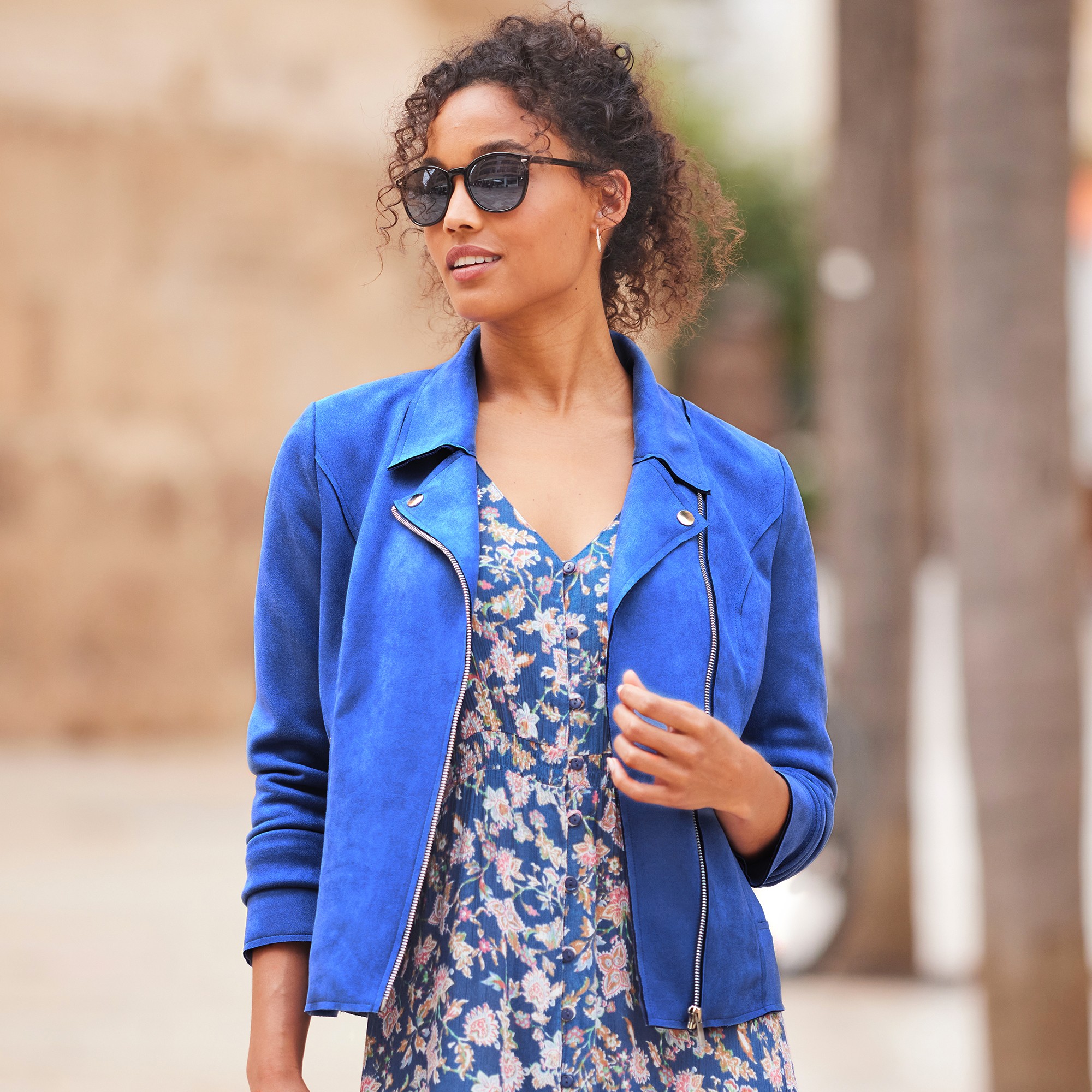 Blouson zippe col tailleur pressionne suedine