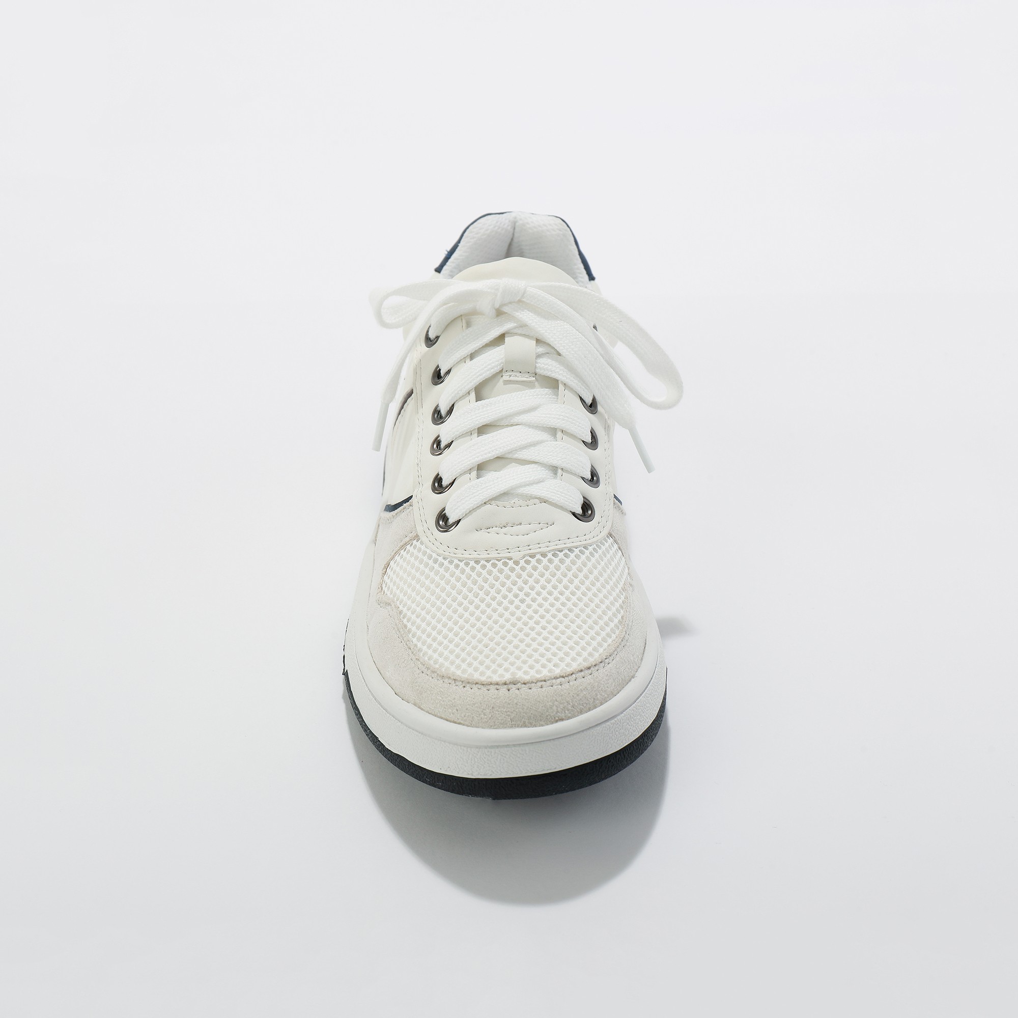 Chaussures blanche porte shop