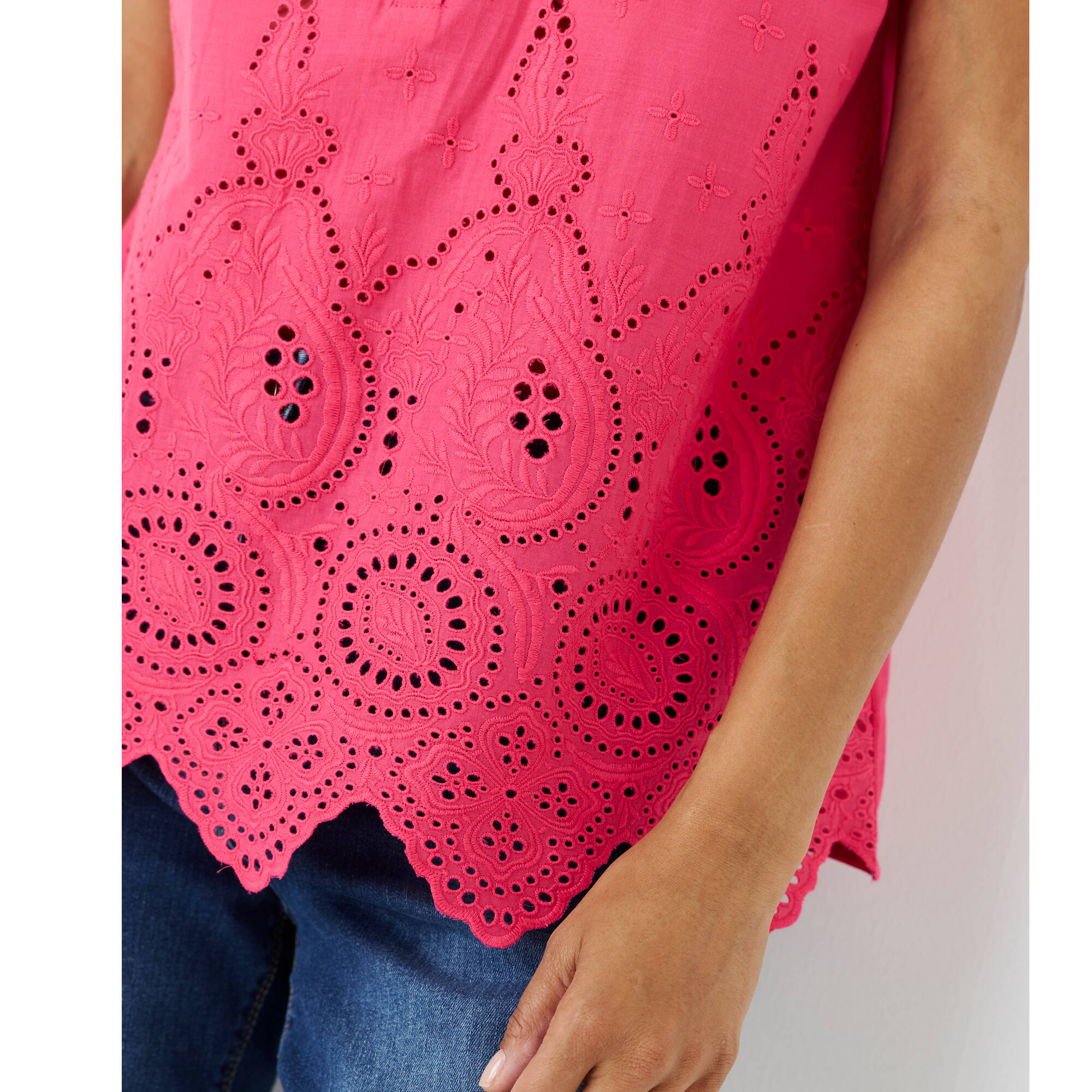 Blouse en broderie anglaise sans manches - Blancheporte 13 €