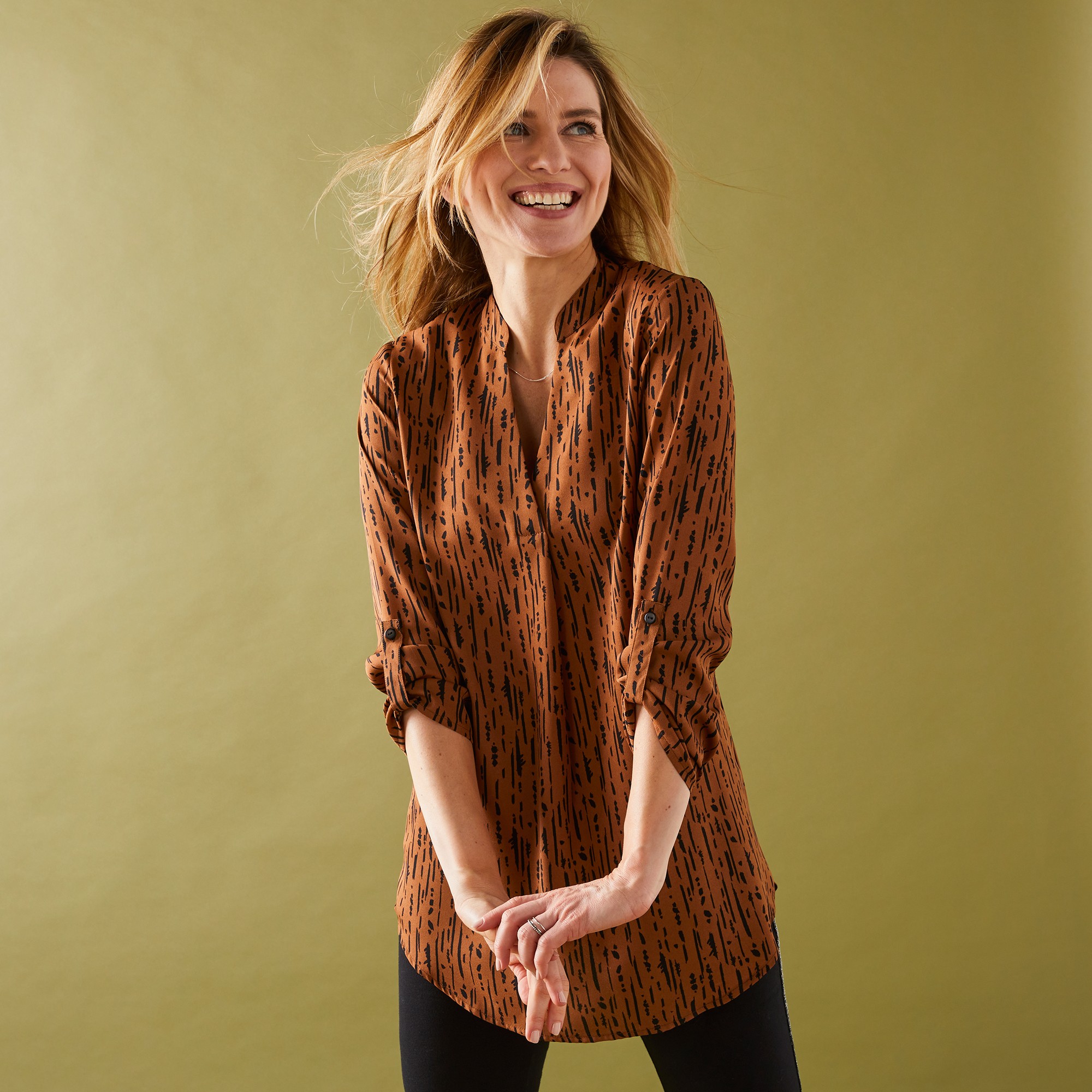 Blouse Imprimé Graphique Col Tunisien, Crêpe - Blancheporte