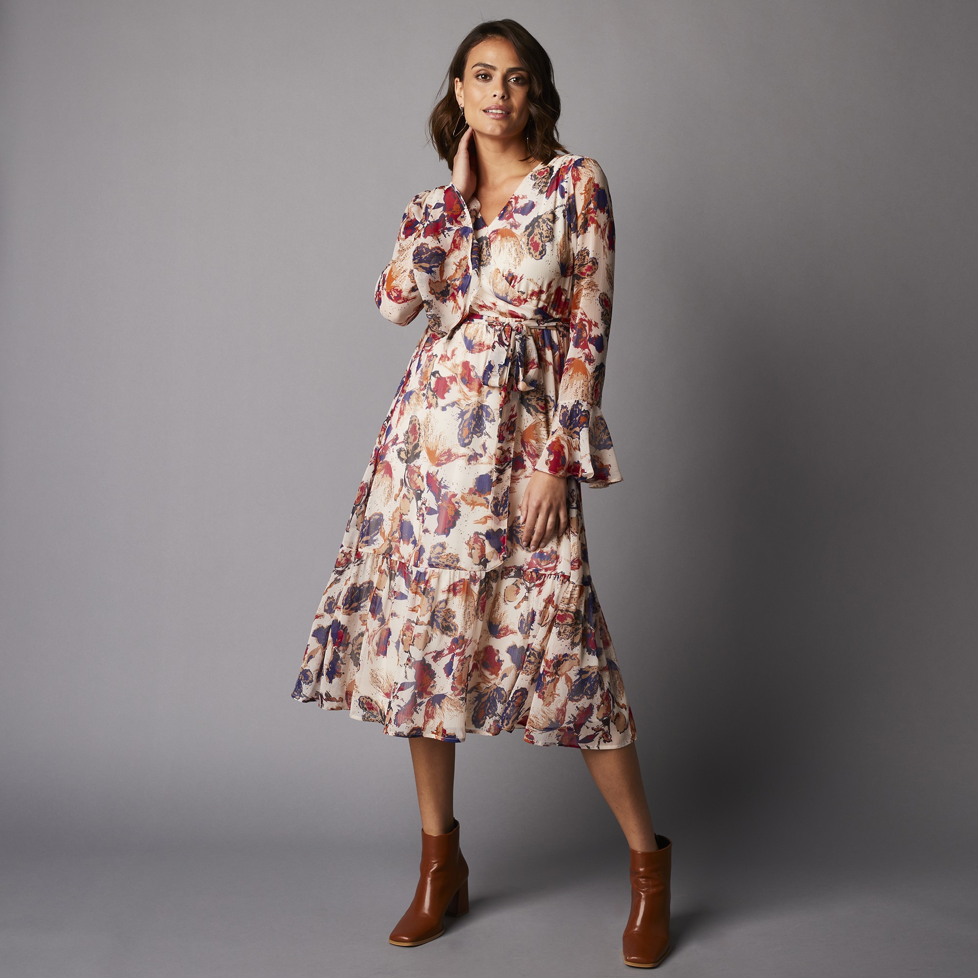 Robe imprimée en voile nouée à la taille, finition volantée - 52 - Écru - Lora Zellini