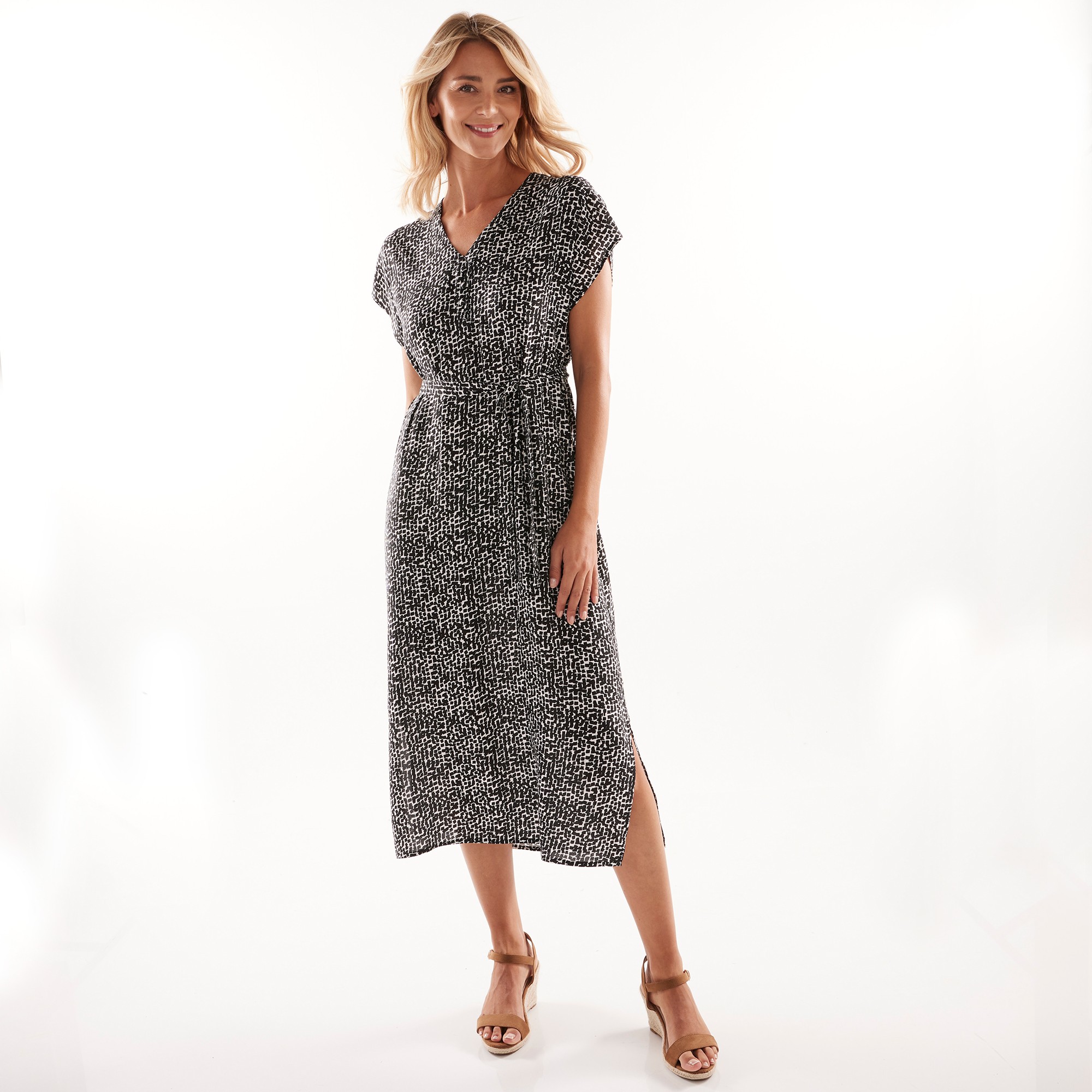 Blanche porte sales robe longue femme