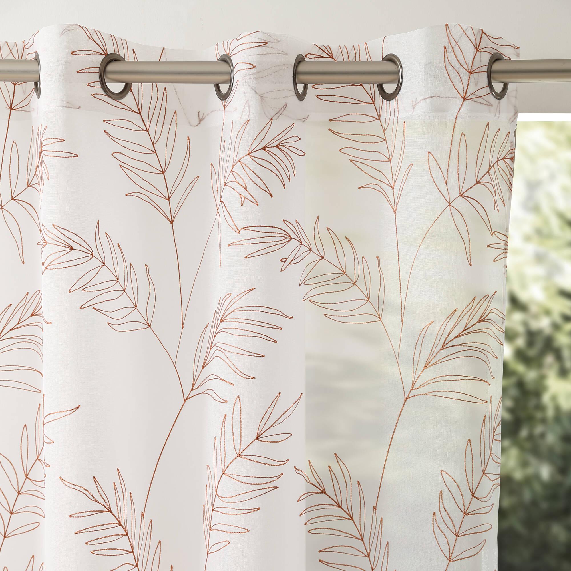 Panneau voilage brodé grandes feuilles - finition oeillets - Blancheporte