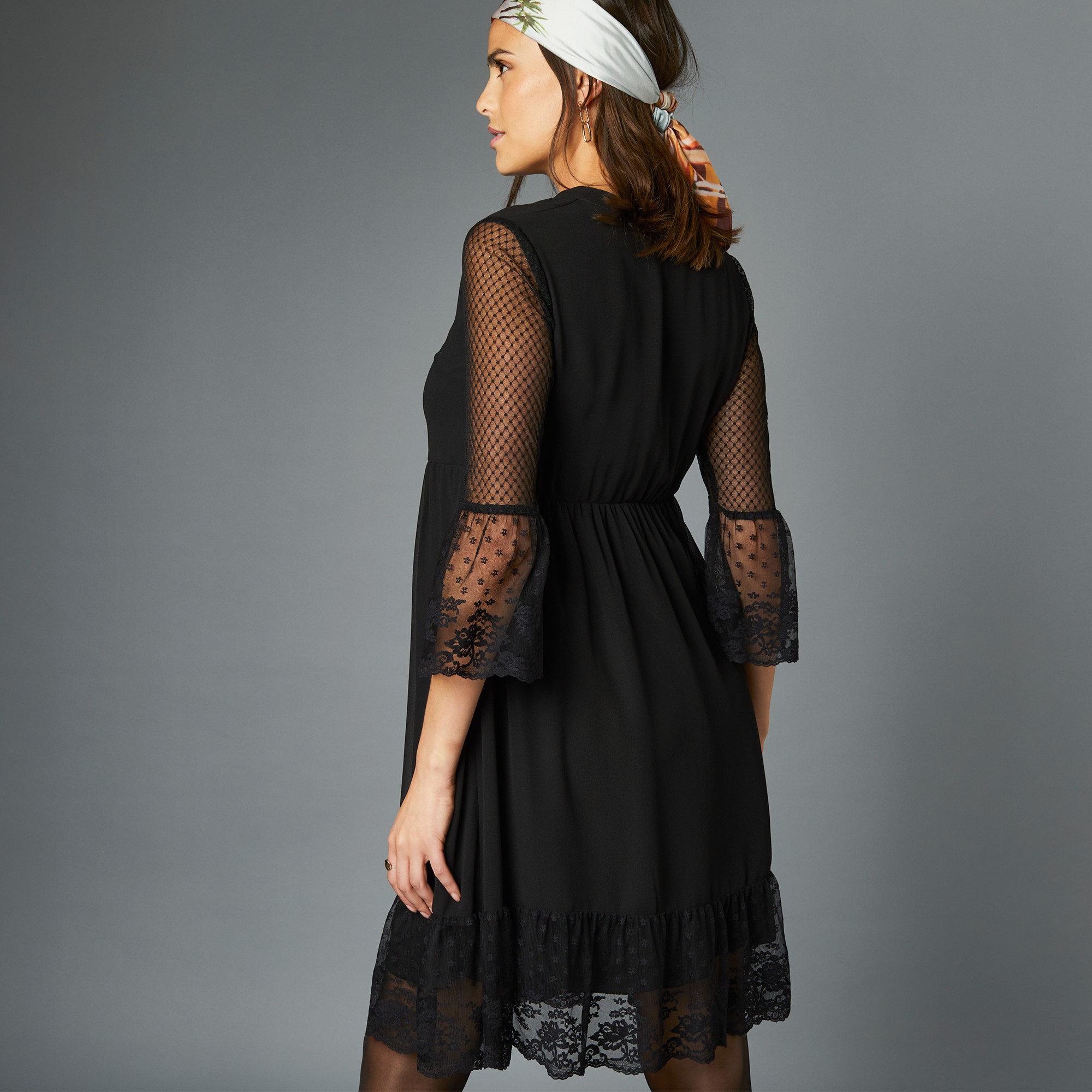 Blanche porte robe online dentelle