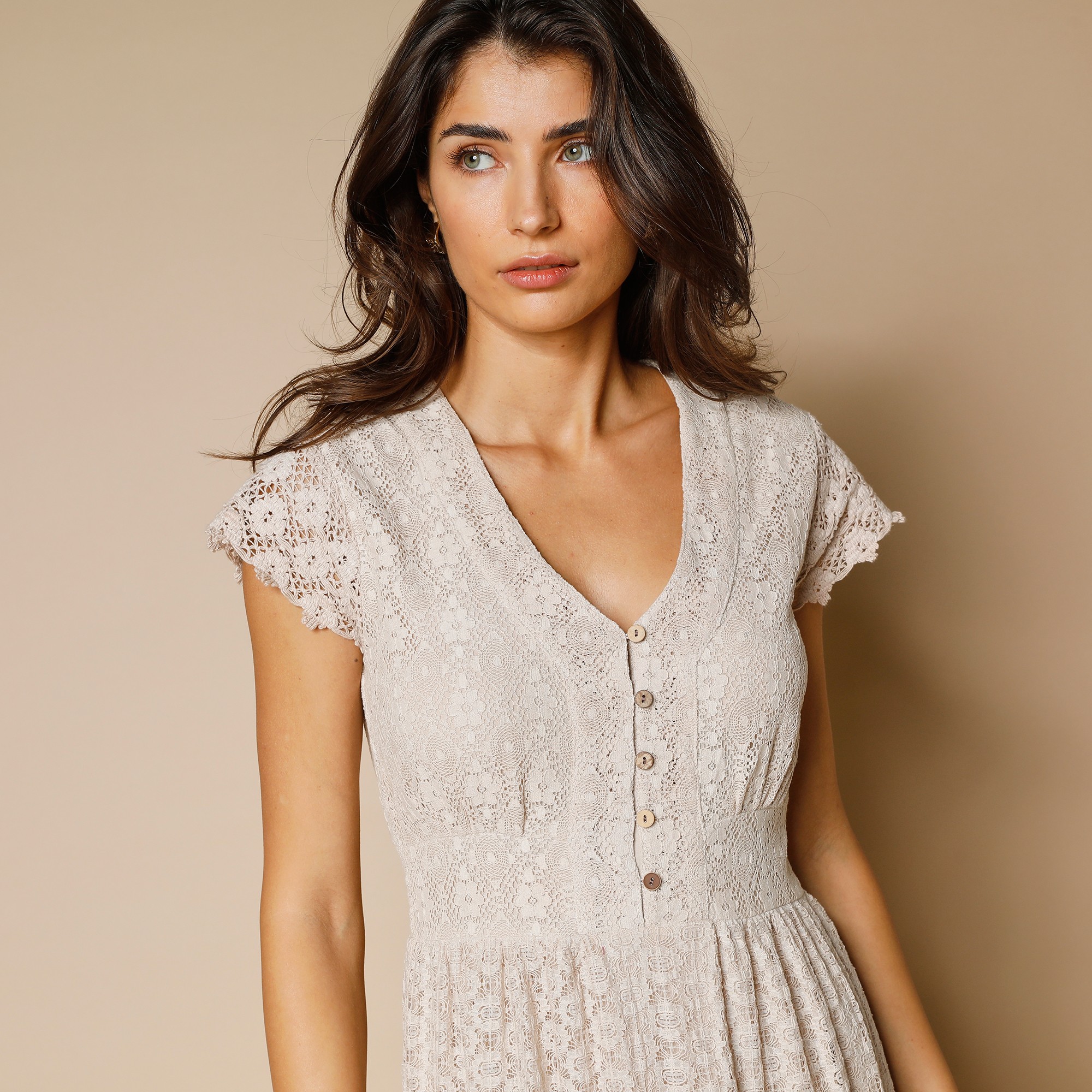 Blanche porte robe macramé 2025