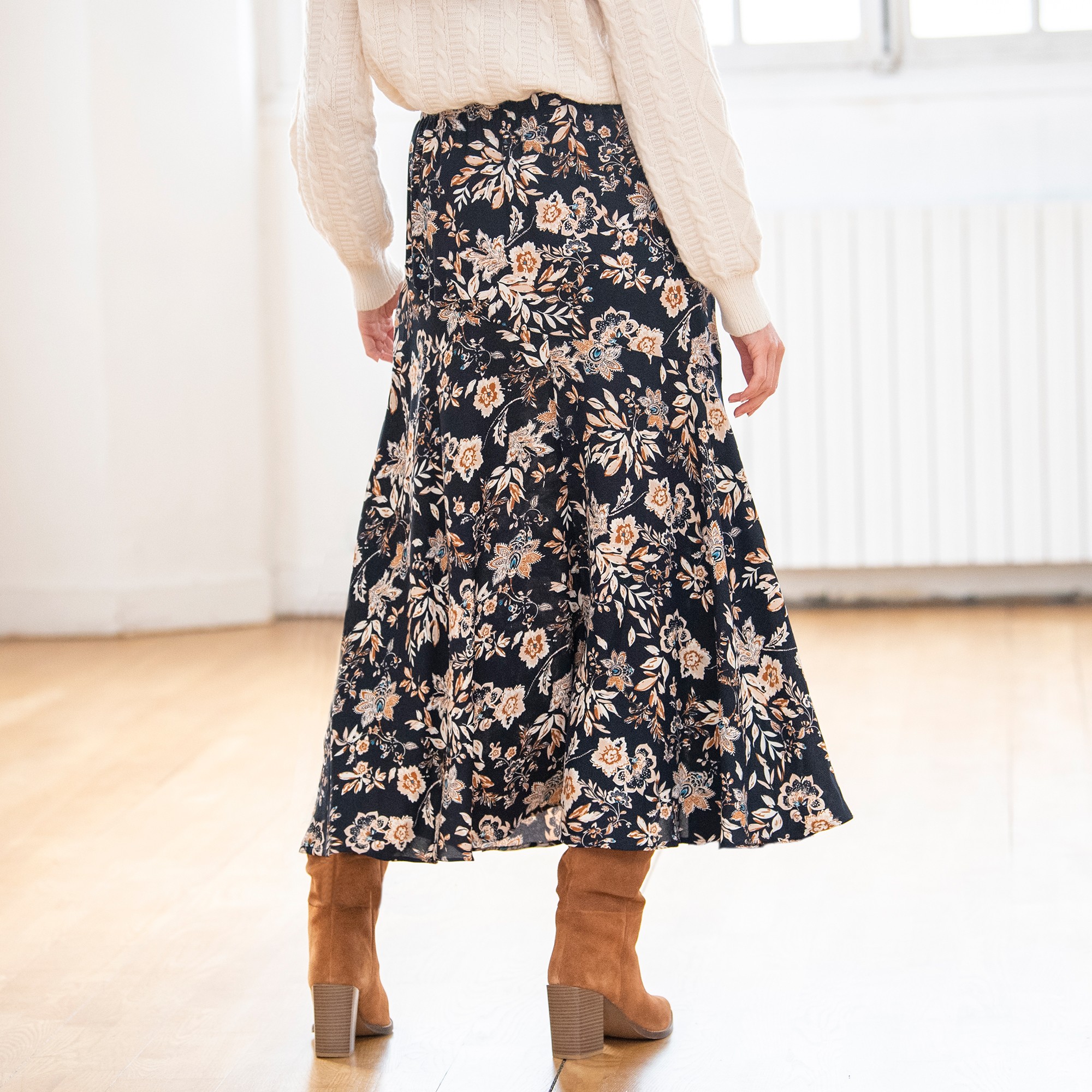 Blanche porte jupe femme clearance