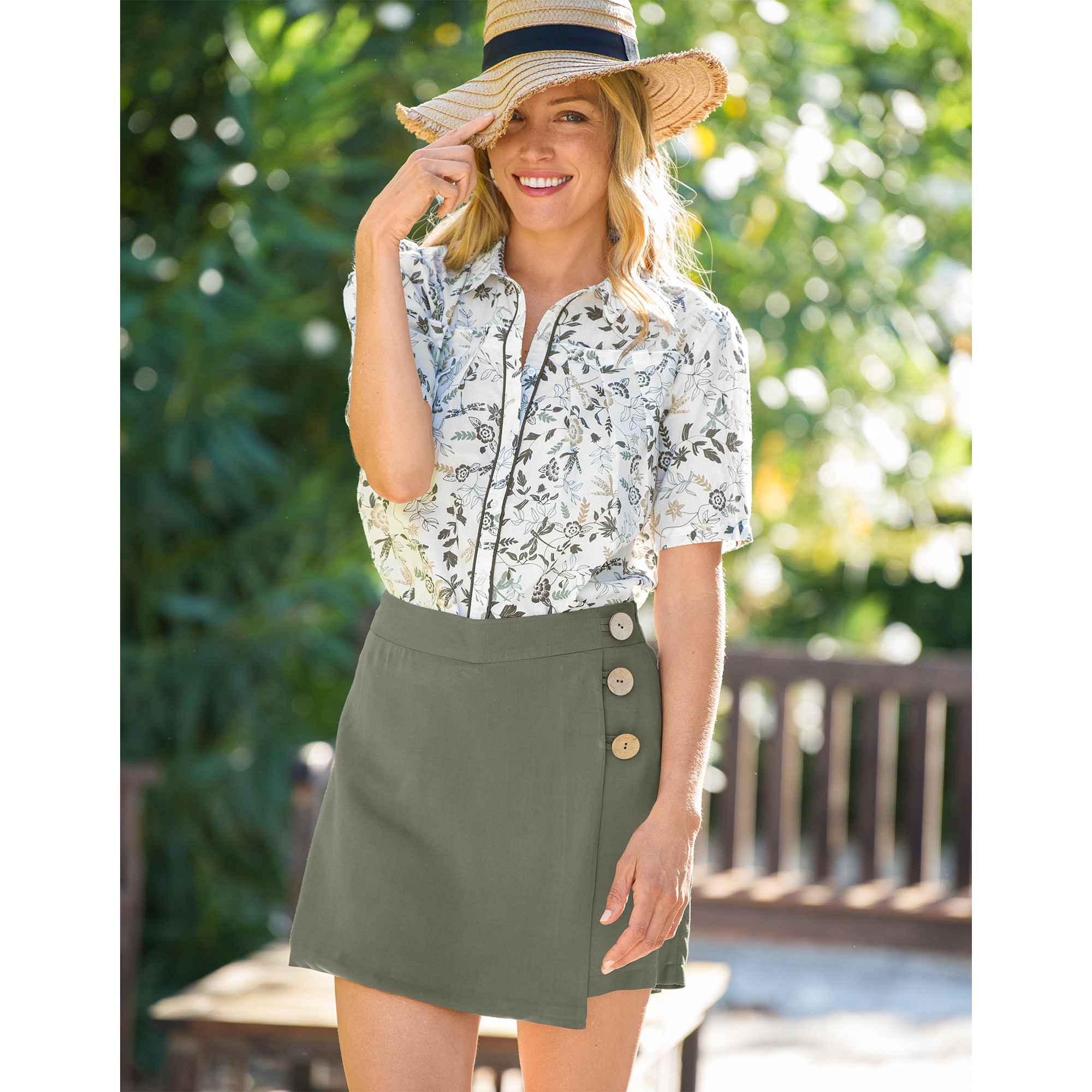 Jupe short blanche porte 2025