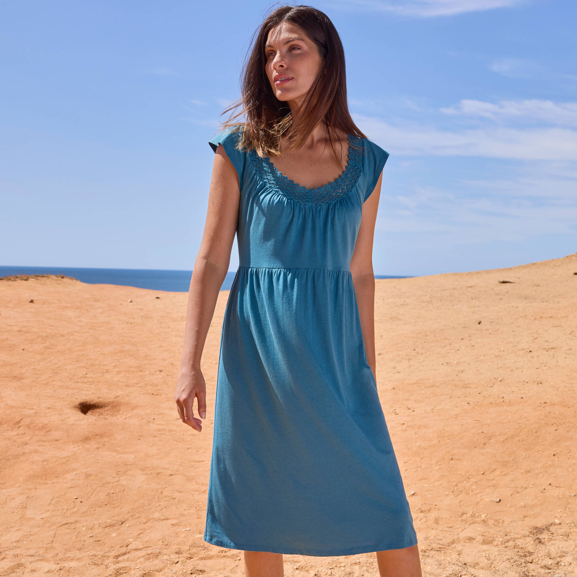 Robe courte en maille, décolleté macramé - Blancheporte