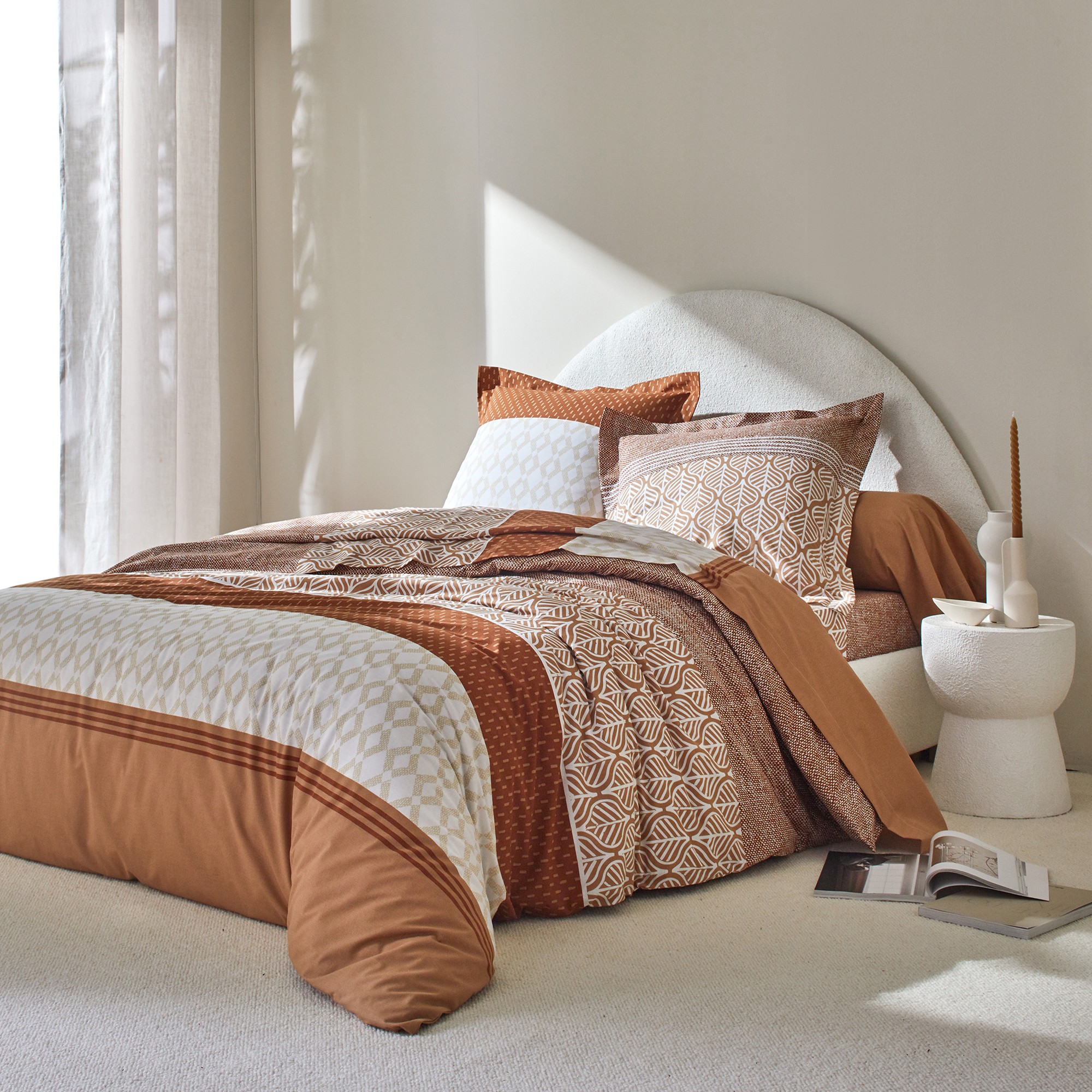 Linge de lit Tommy imprimé géométrique - coton - Taie D'oreiller Volant Plat : 65x65cm - Marron - Co