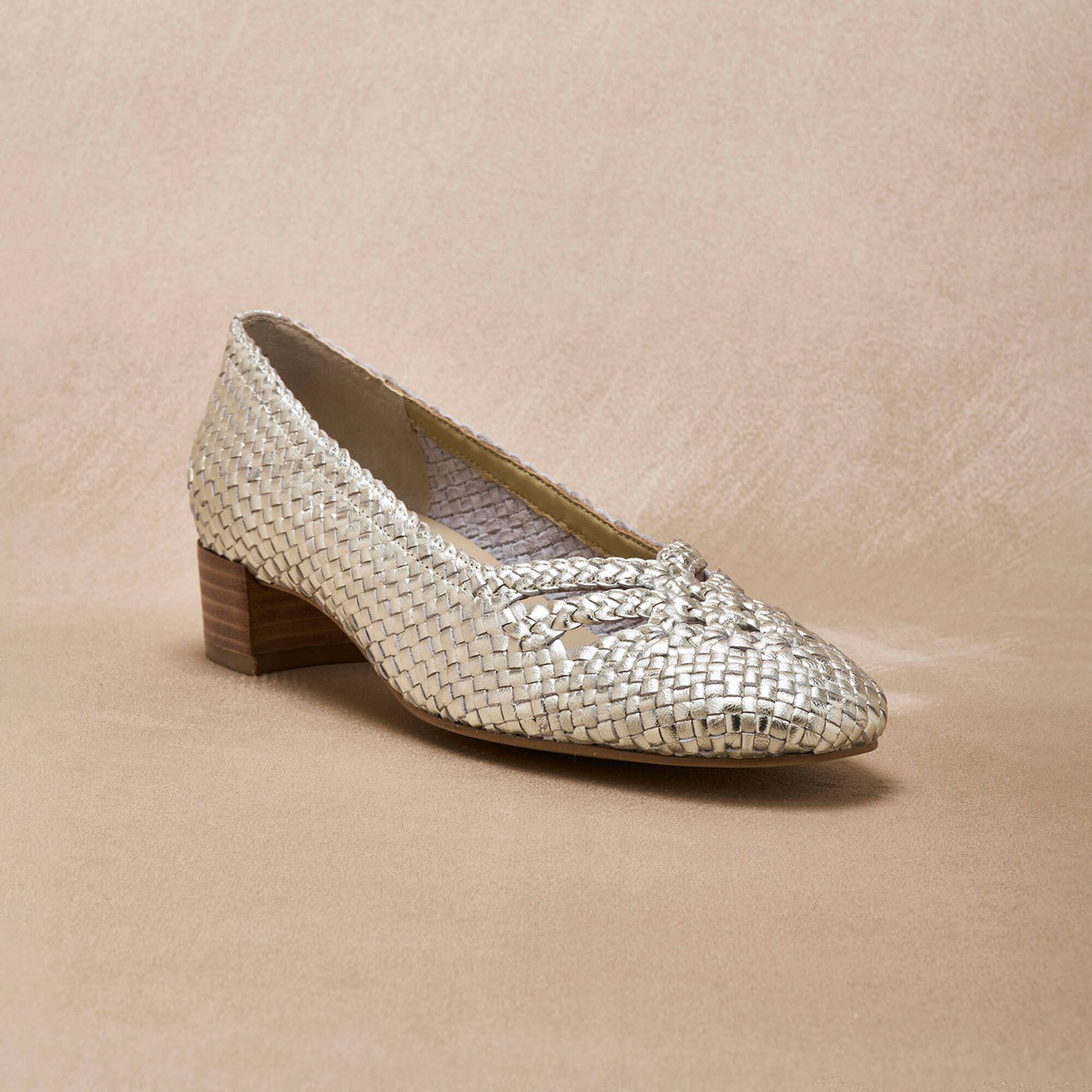 Escarpins à petit talon en cuir tressé doré - Blancheporte