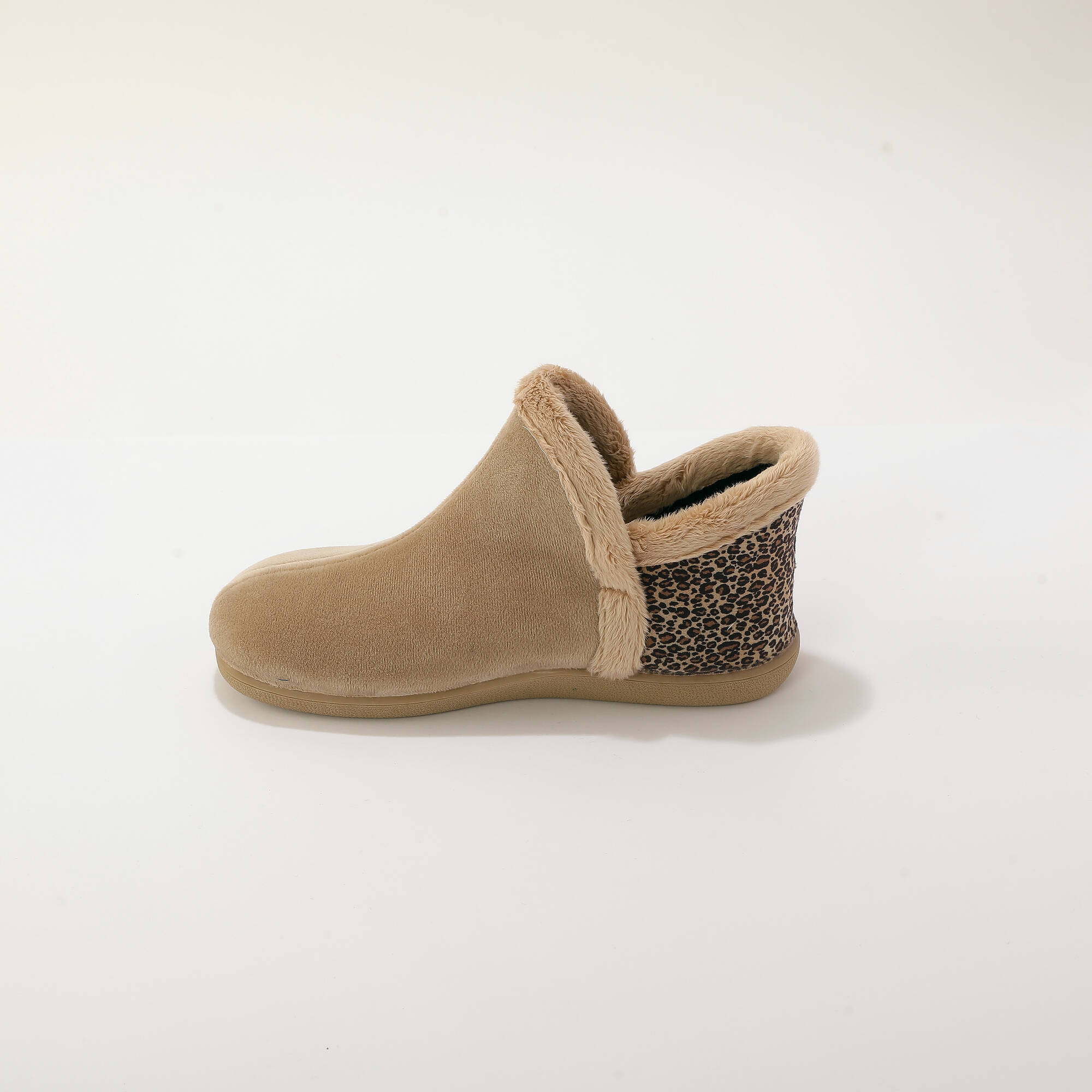 Chaussons bottillons tout doux motif lopard - Blancheporte 36 €