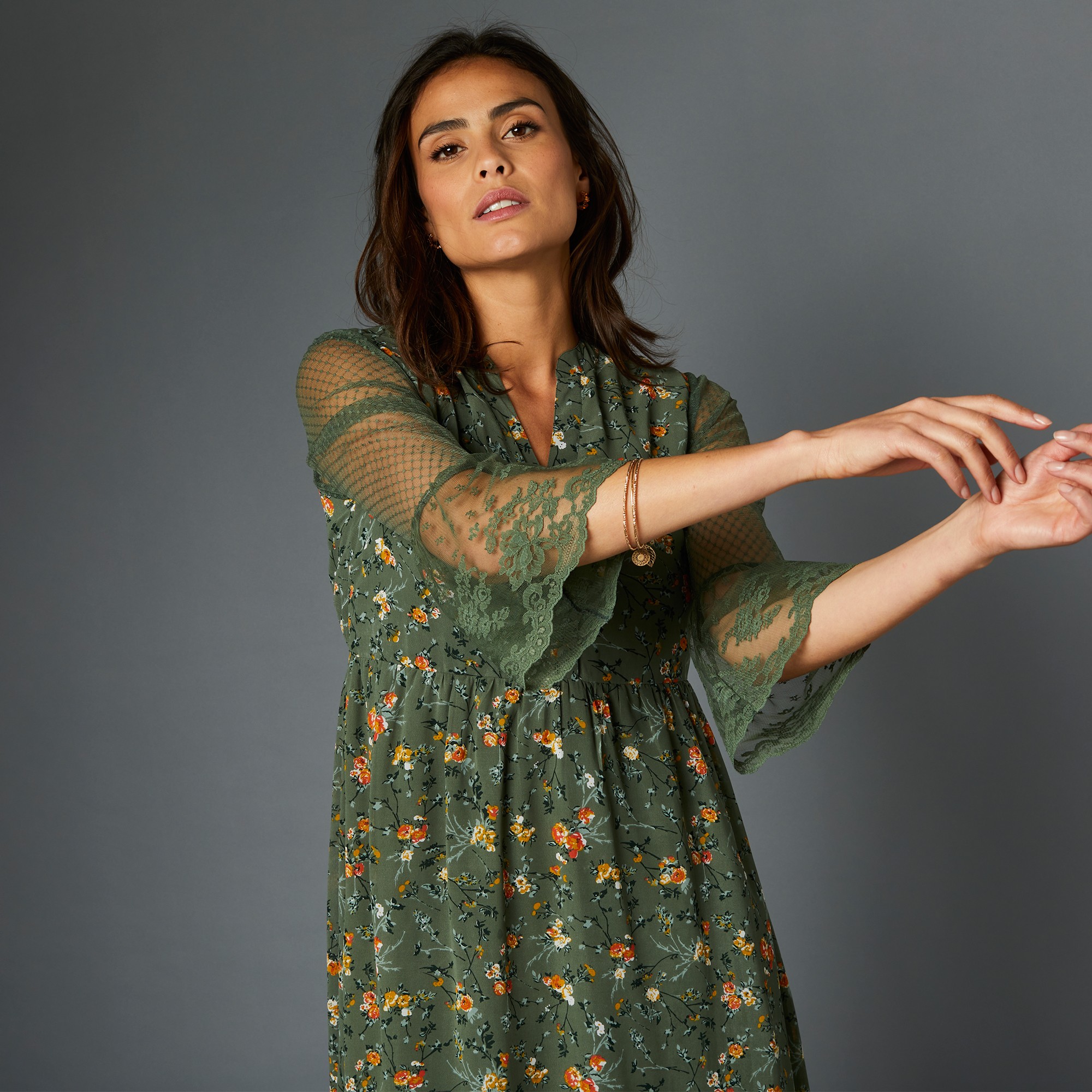 Blanche porte robe dentelle outlet