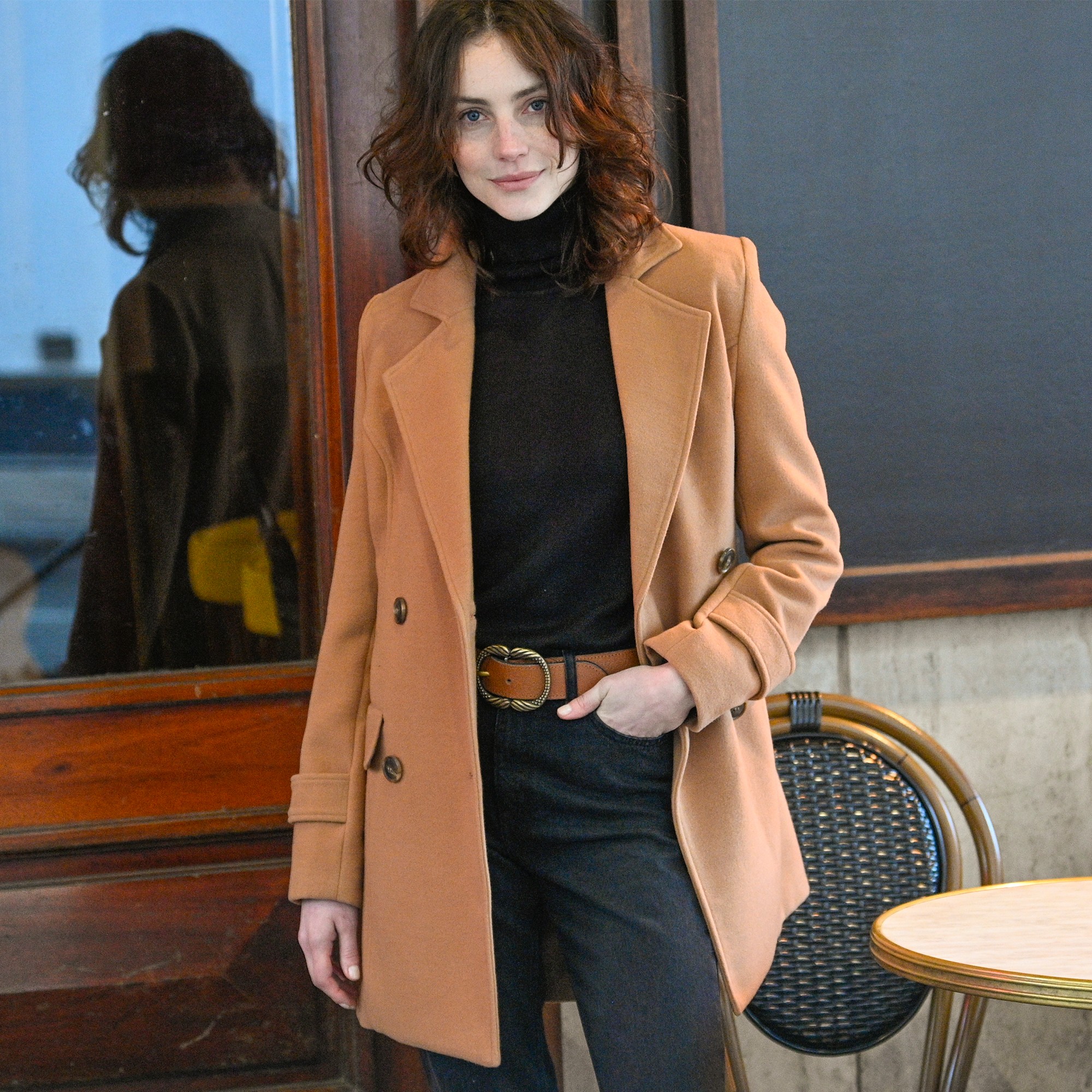 Manteau blanche porte store