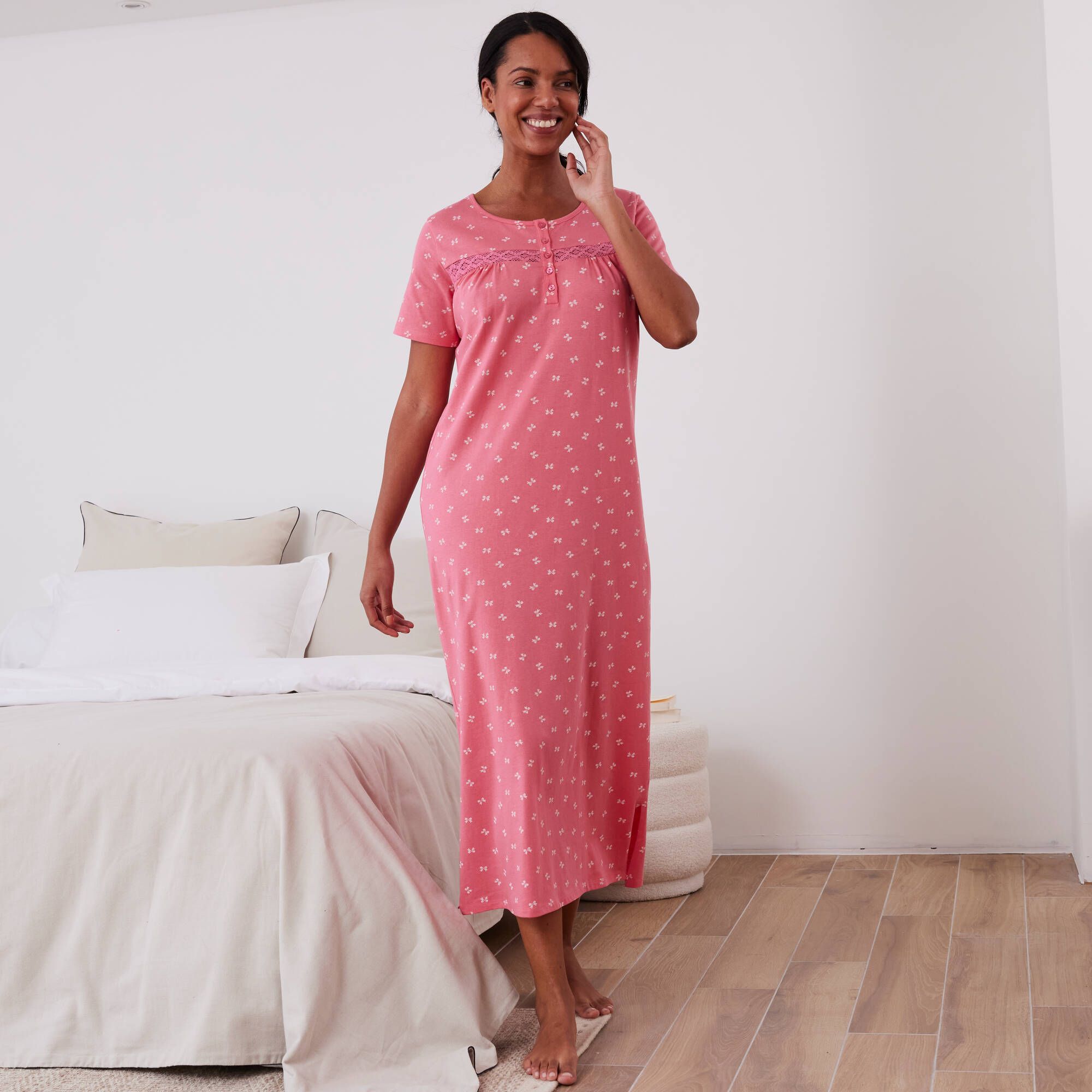 Chemise de nuit longue manches courtes imprimé nœuds, rose foncé