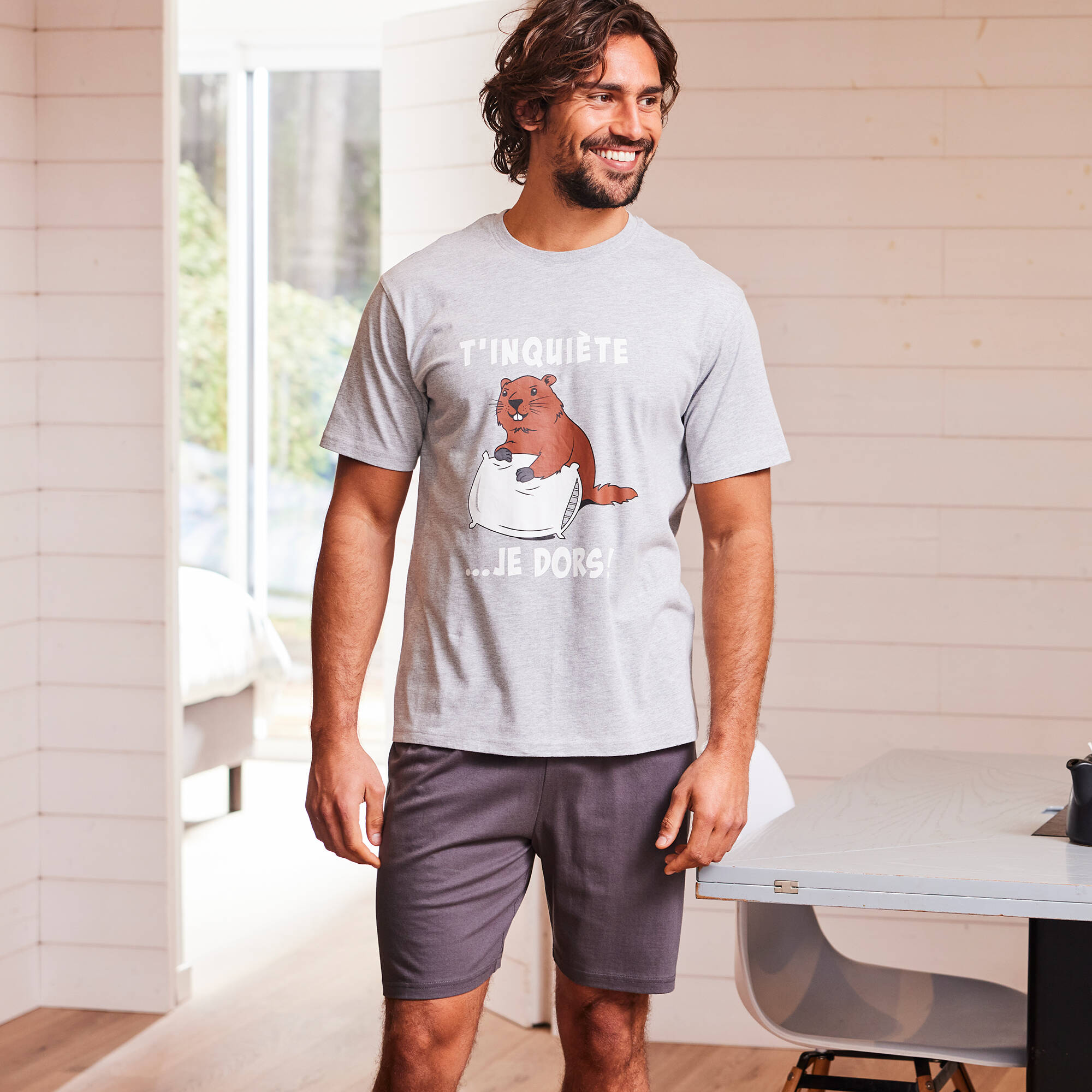 Blanche porte pyjama court homme 2025