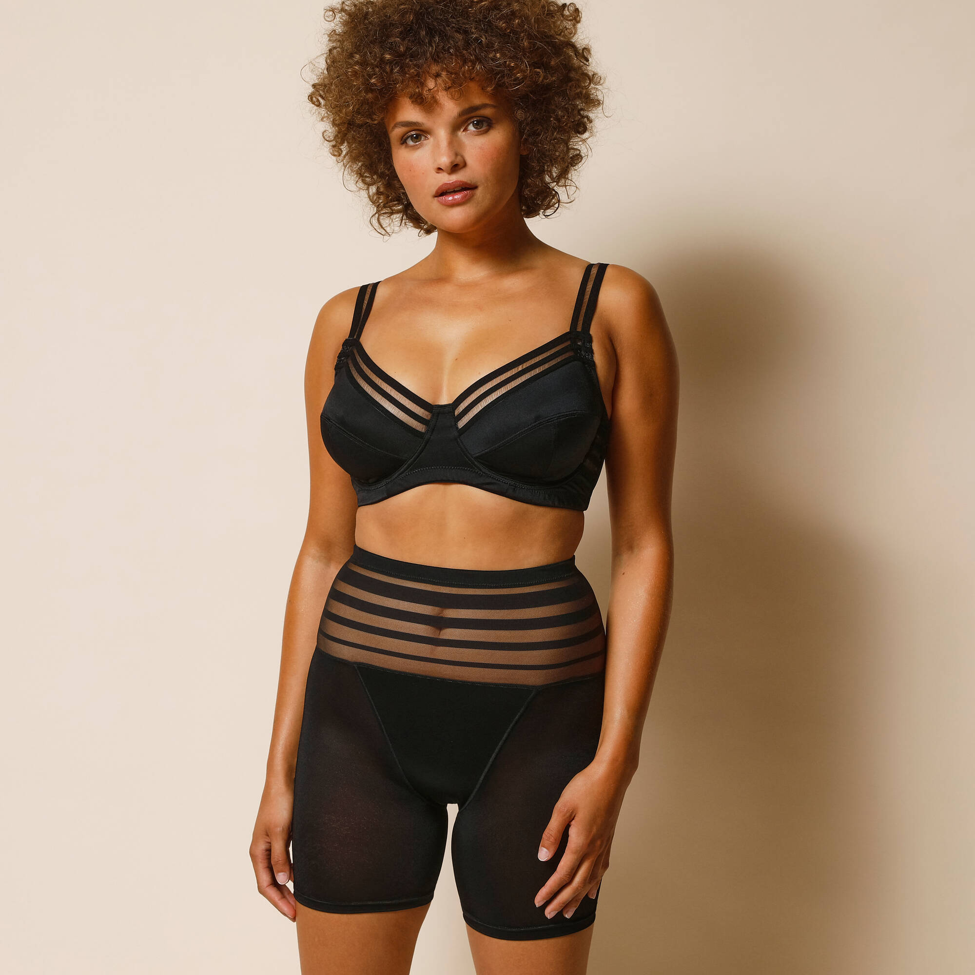 Soutien-gorge sculptant avec armatures maintien intense, noir