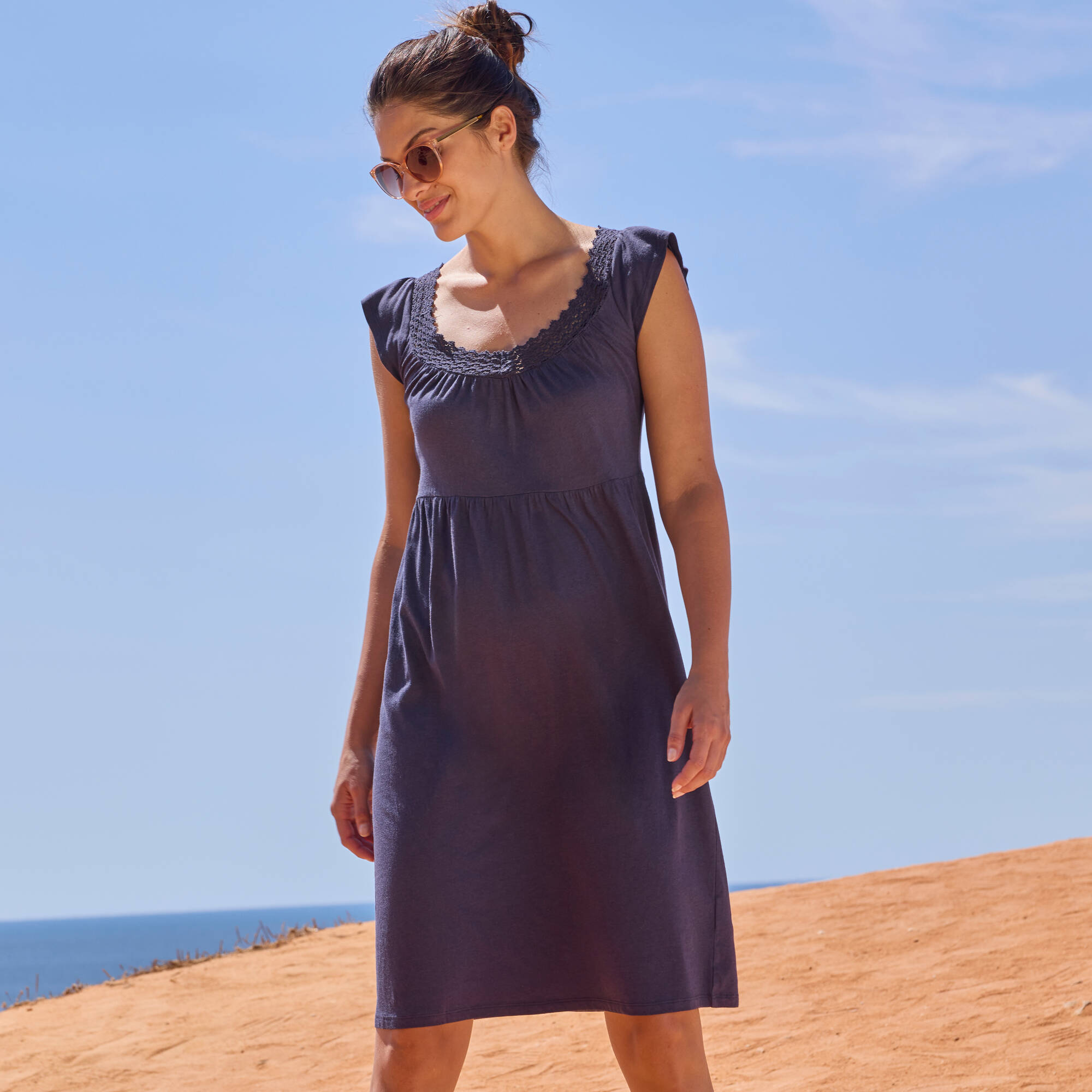 Robe courte en maille, décolleté macramé - Blancheporte