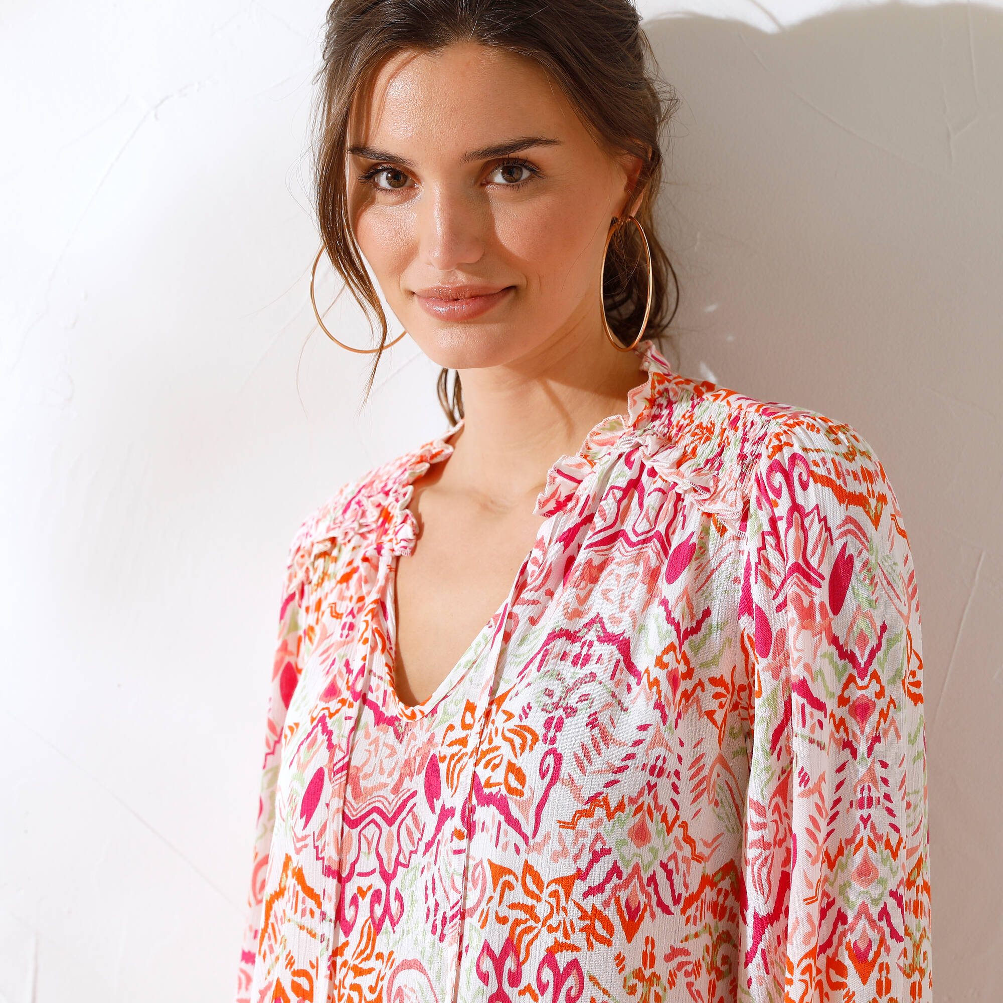 Blouse smockée col volanté, voile imprimée - Blancheporte