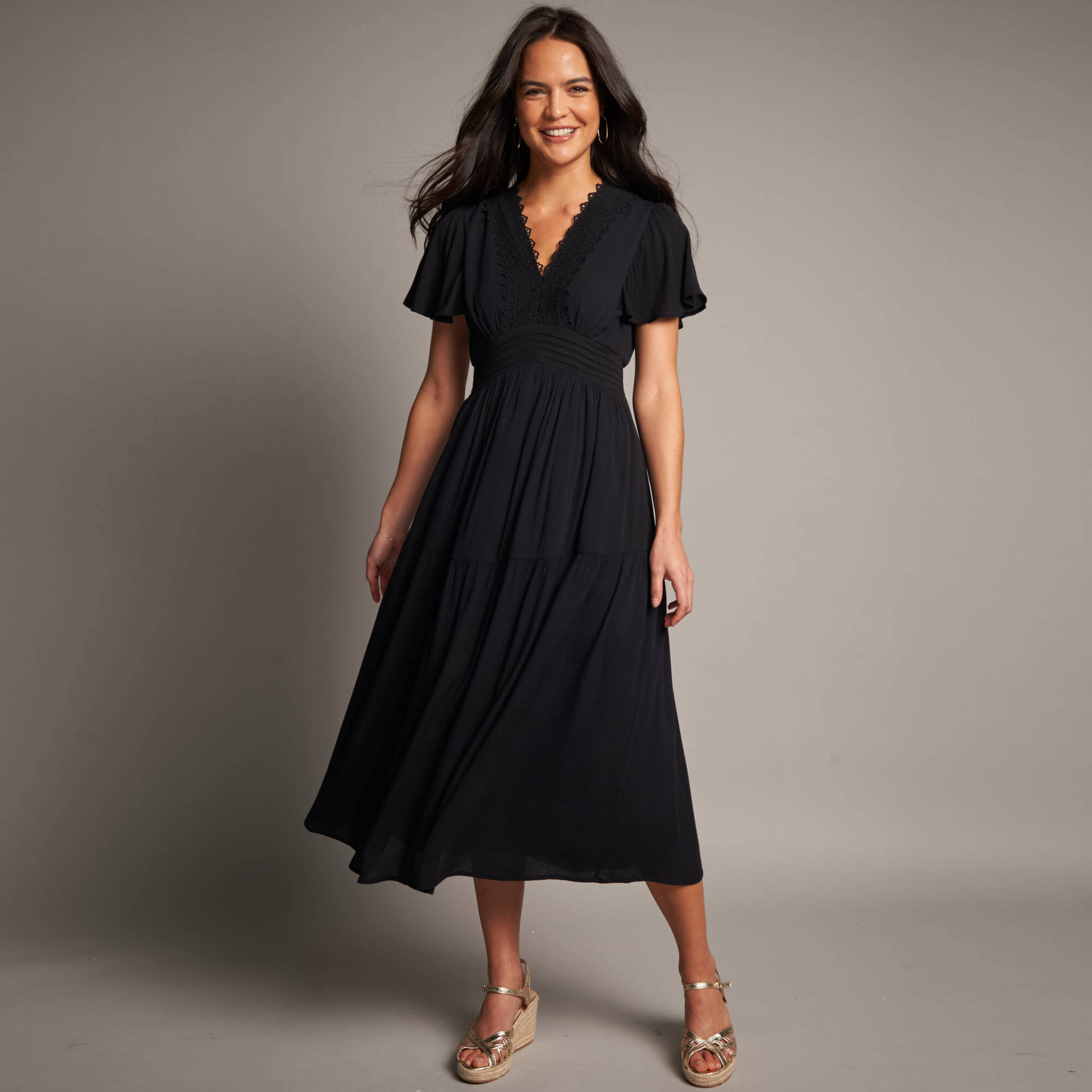 Robe longue en crépon et macramé